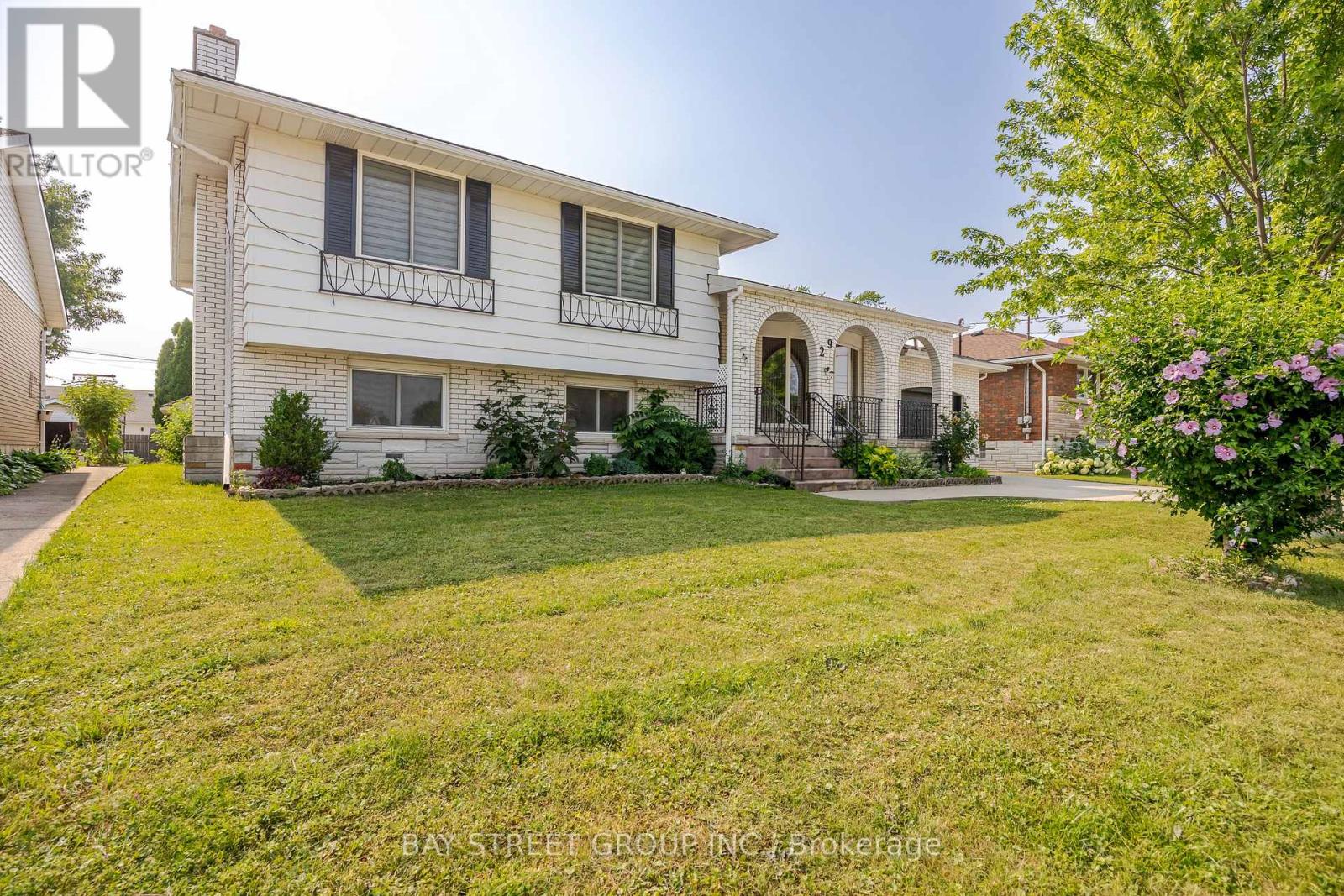 Upper - 29 West Street N, Thorold, Ontario  L2V 2S1 - Photo 2 - X14029944