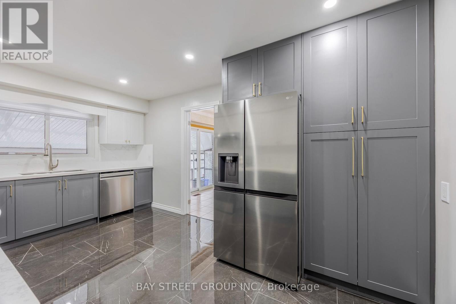 Upper - 29 West Street N, Thorold, Ontario  L2V 2S1 - Photo 4 - X14029944