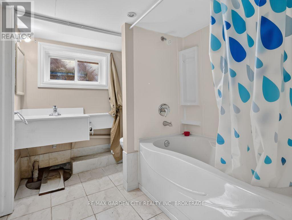 15 Rodman Street, St. Catharines, Ontario  L2R 5C9 - Photo 42 - X14029980