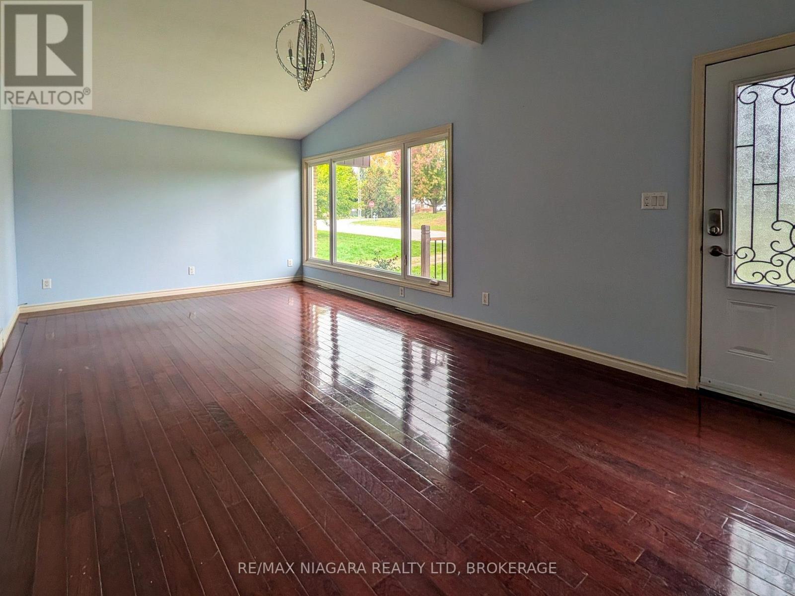 6122 Mayfair Drive, Niagara Falls, Ontario  L2J 1W1 - Photo 4 - X14030006