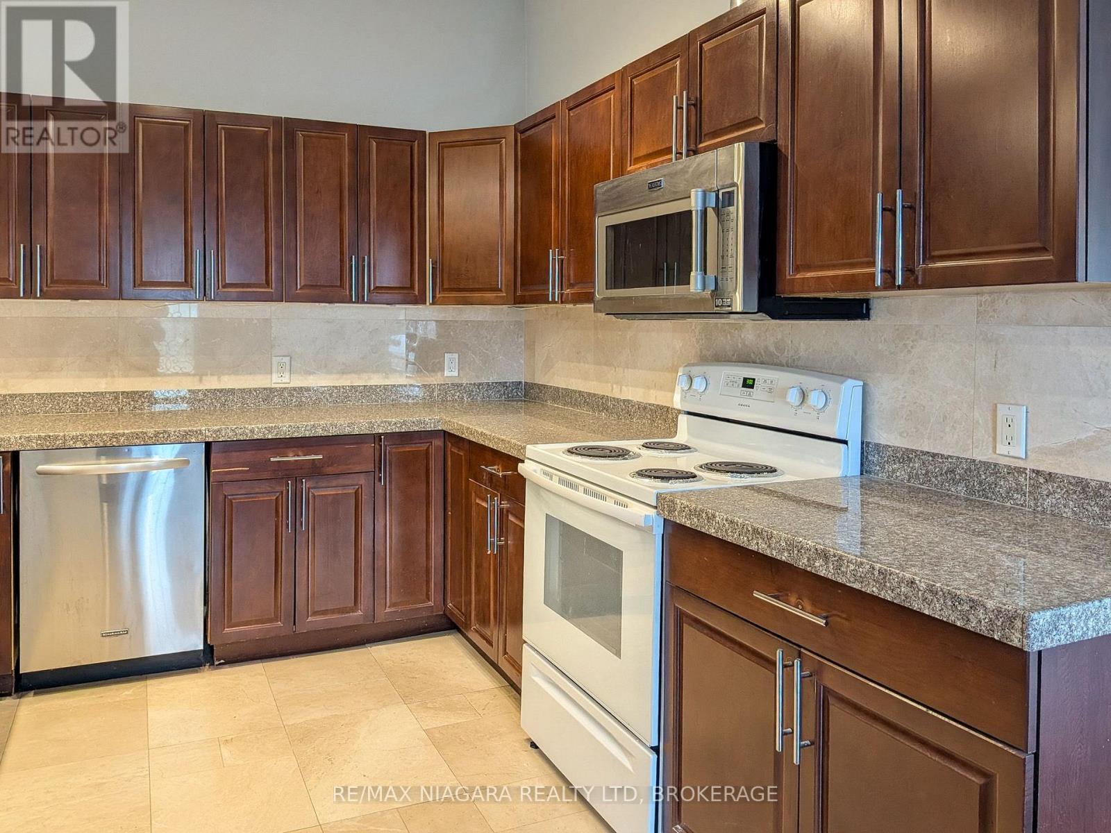 6122 Mayfair Drive, Niagara Falls, Ontario  L2J 1W1 - Photo 8 - X14030006