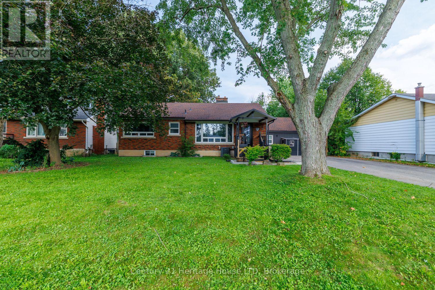 6 Greenock Circle, St. Catharines, Ontario  L2S 1B4 - Photo 2 - X14030434