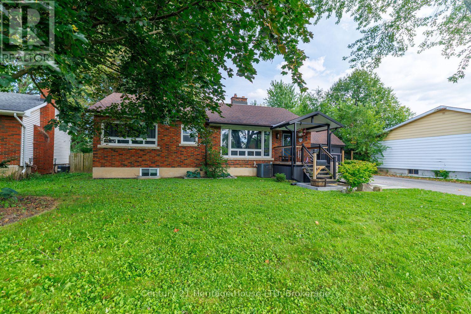 6 Greenock Circle, St. Catharines, Ontario  L2S 1B4 - Photo 3 - X14030434
