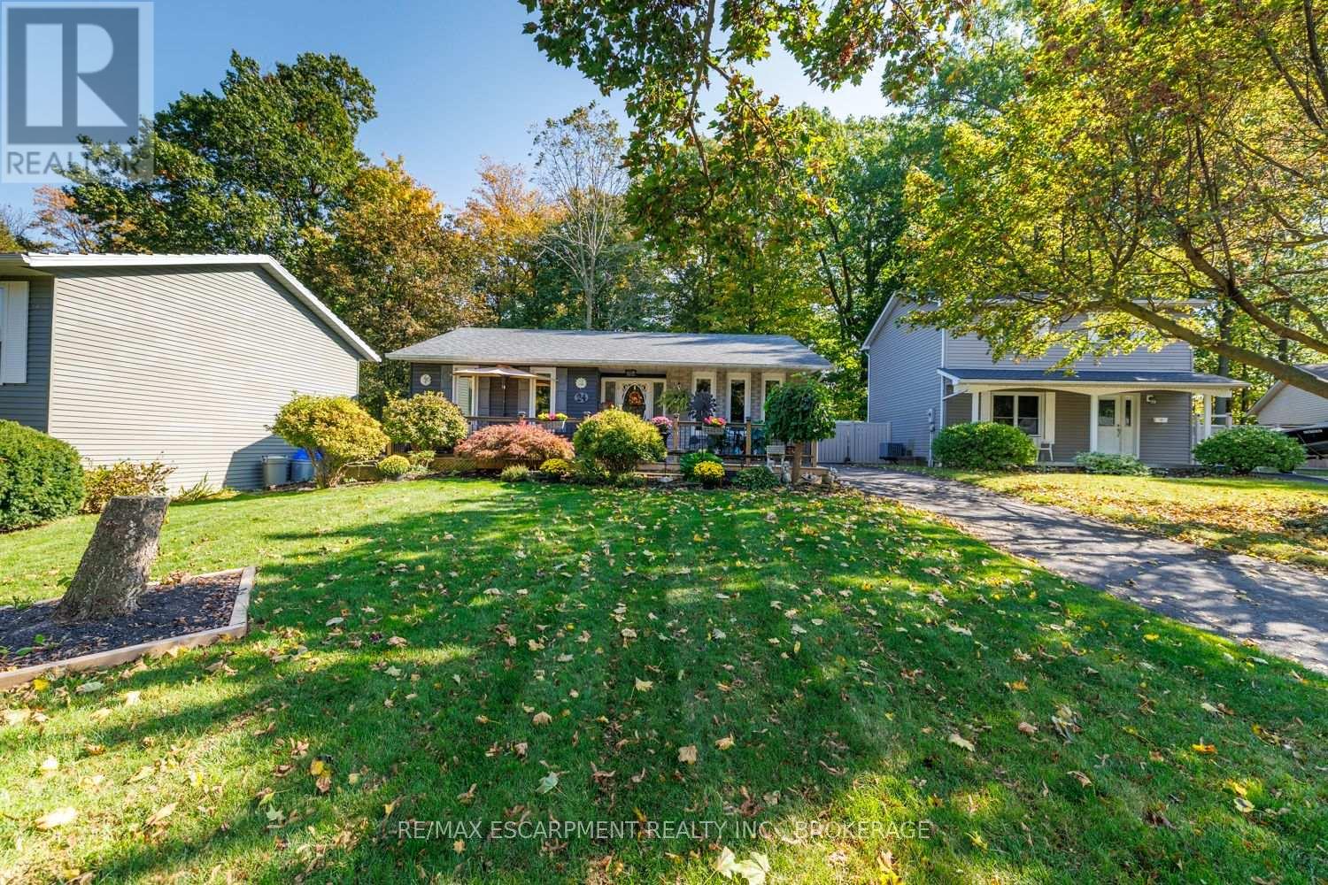 24 INGLEWOOD COURT, Grimsby, Ontario