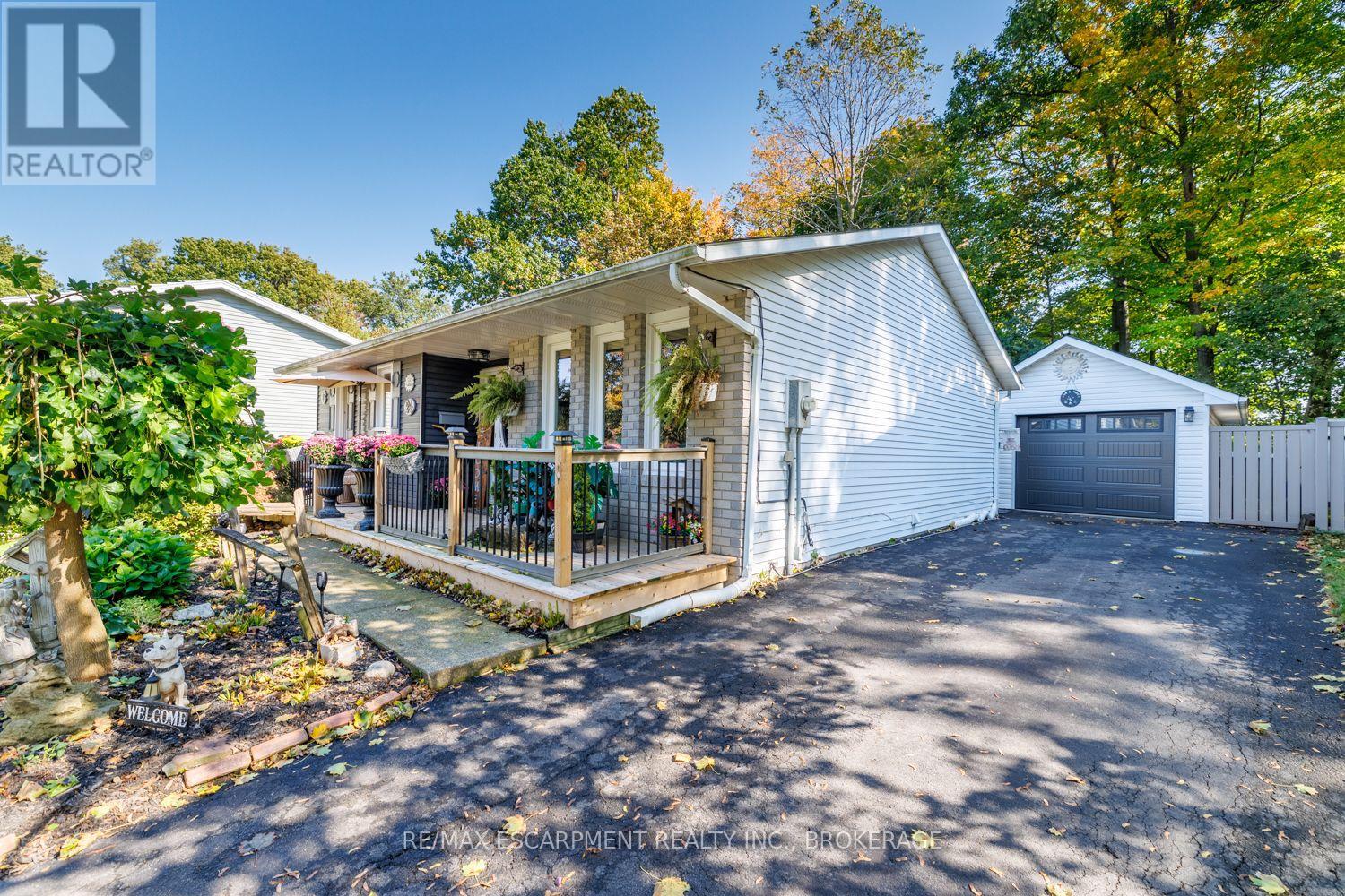 24 Inglewood Court, Grimsby, Ontario  L3M 4S2 - Photo 2 - X14032426