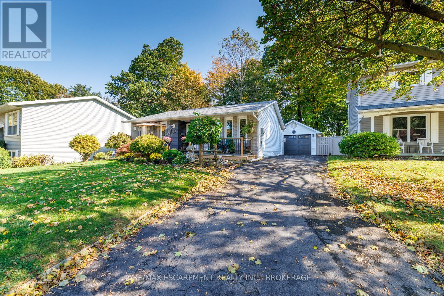 24 Inglewood Court, Grimsby, Ontario  L3M 4S2 - Photo 3 - X14032426