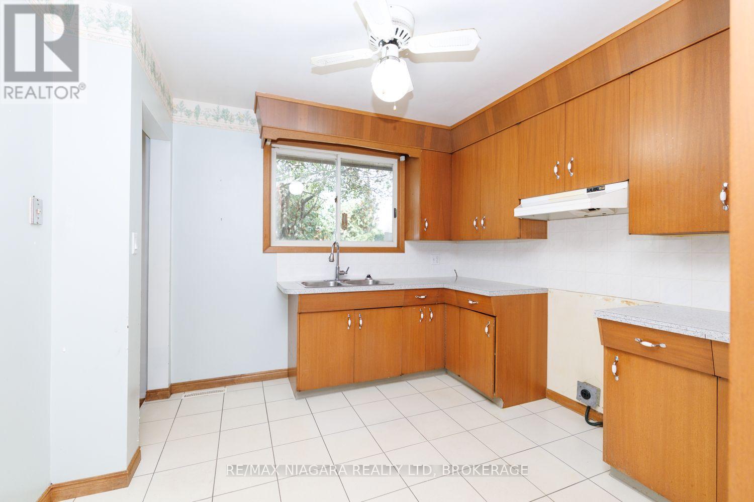 4344 Pettit Avenue, Niagara Falls, Ontario  L2E 6K8 - Photo 5 - X14033666
