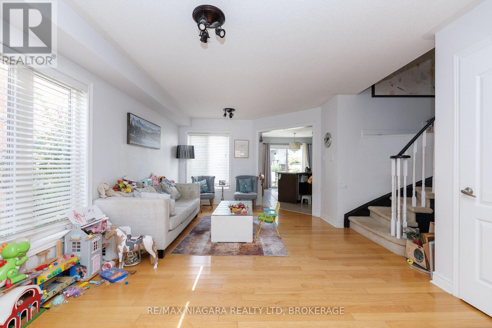 33 Colonel Lyall Street, St. Catharines, Ontario  L2P 0B3 - Photo 7 - X14034396