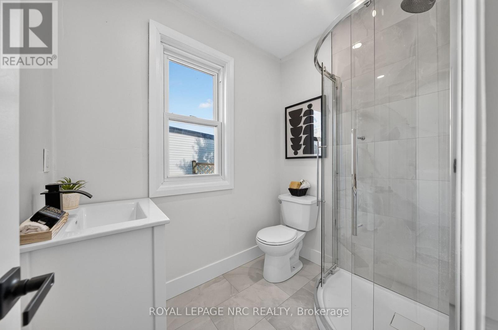 12 Admiral Road, St. Catharines, Ontario  L2P 1G5 - Photo 27 - X14034460