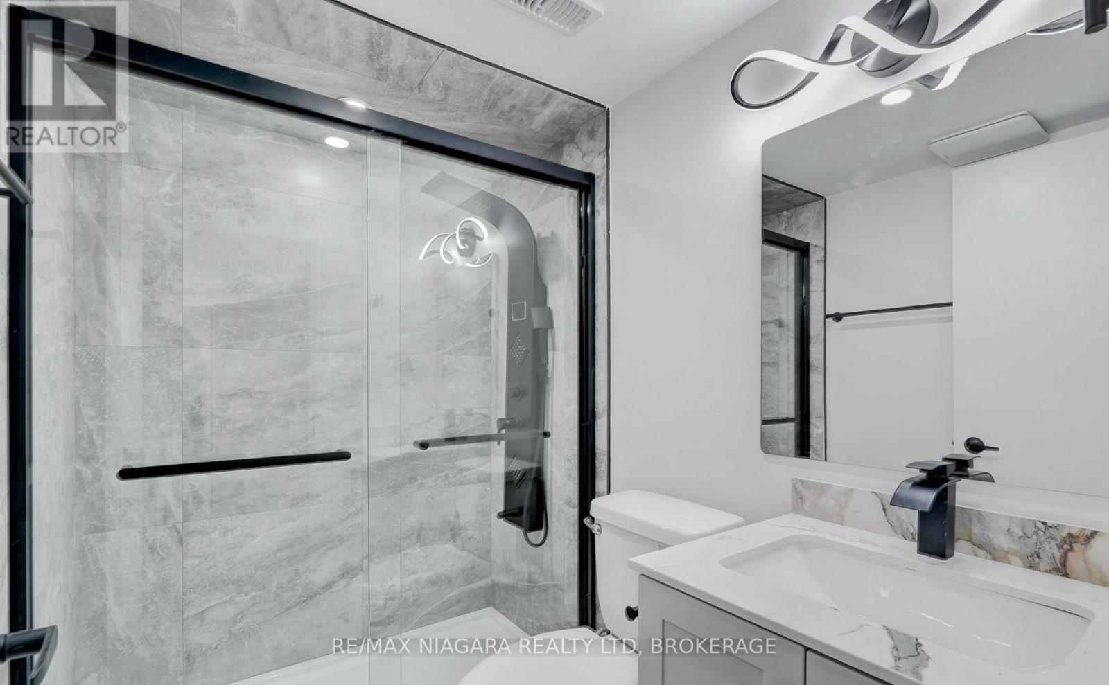 LOWER UNIT - 210 MACKAN STREET, Thorold, Ontario