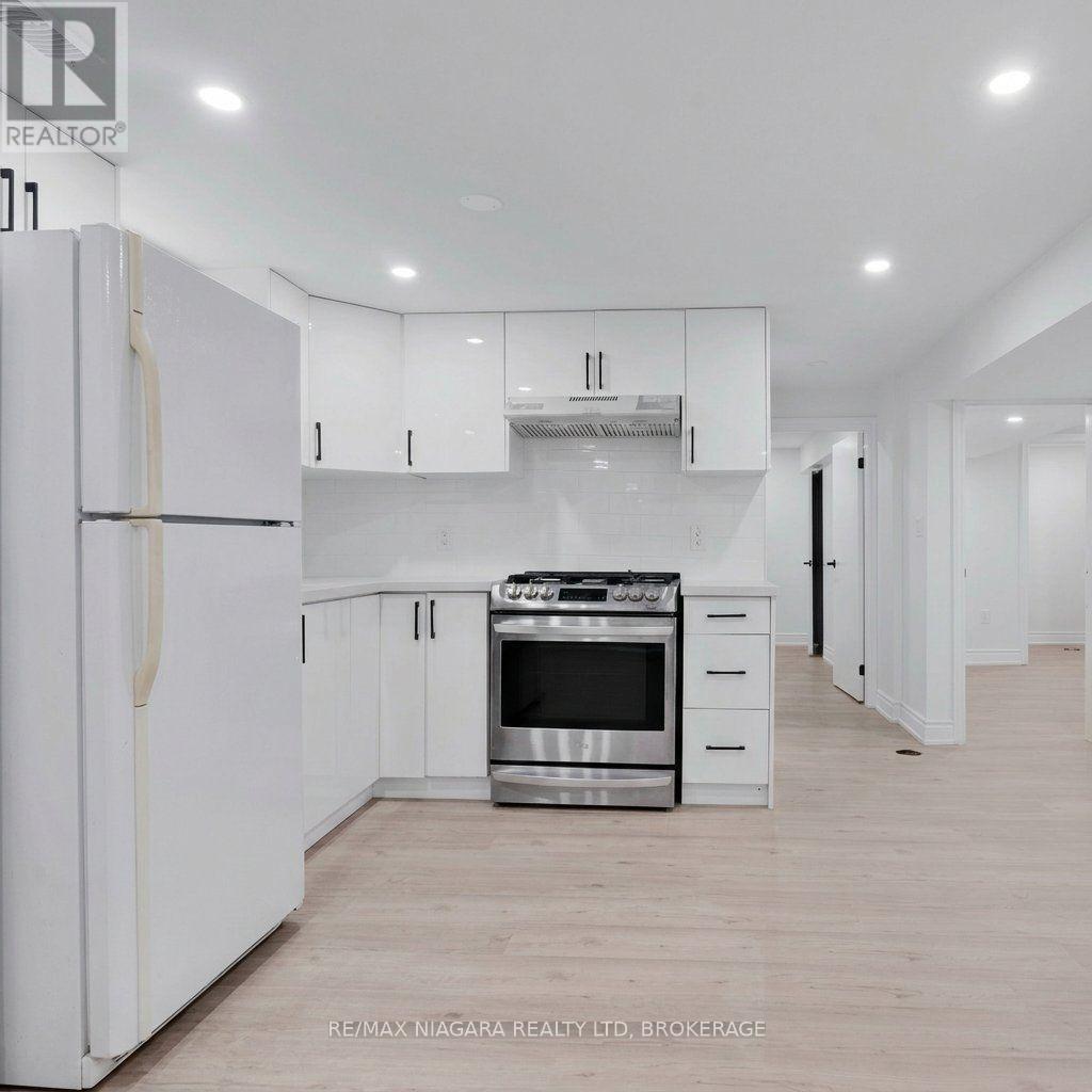 Lower Unit - 210 Mackan Street, Thorold, Ontario  L2V 1G7 - Photo 2 - X14079804