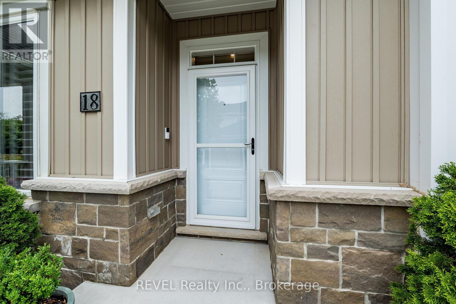 18 Princeton Common Street, St. Catharines, Ontario  L2N 0B7 - Photo 3 - X14080230