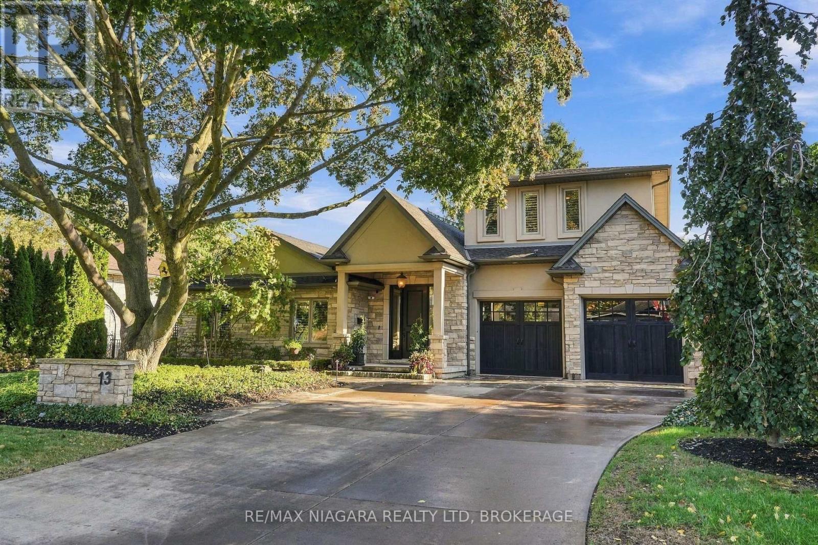 13 ROYAL HENLEY BOULEVARD, St. Catharines, Ontario