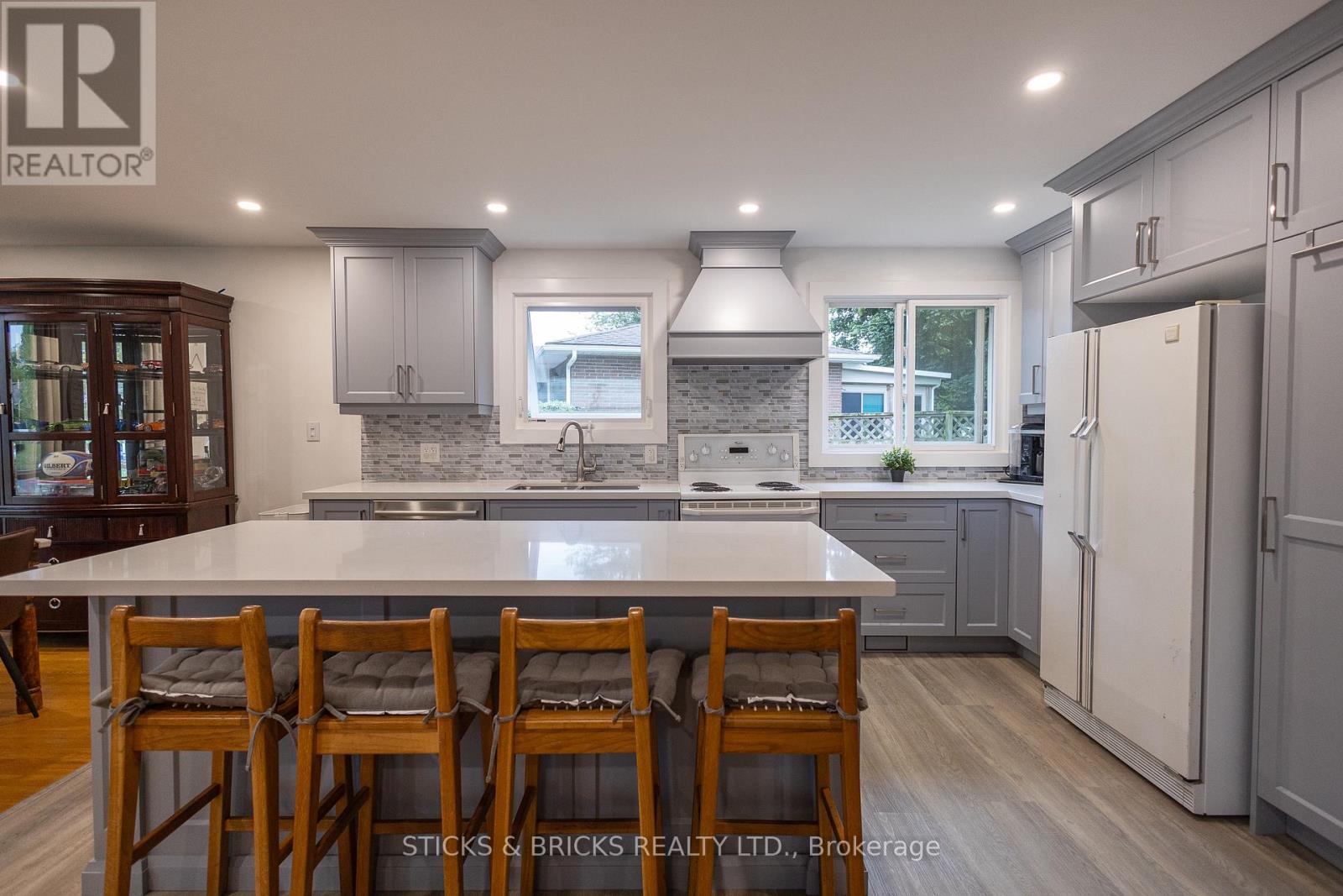 4479 Mitchell Avenue, Niagara Falls, Ontario  L2E 6R6 - Photo 6 - X14080698