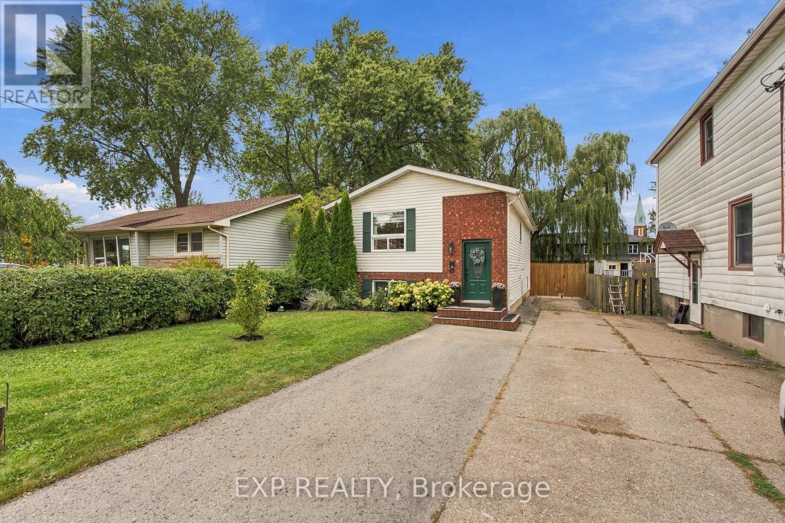 28 Maitland Street, Thorold, Ontario  L2V 3A7 - Photo 2 - X14080992