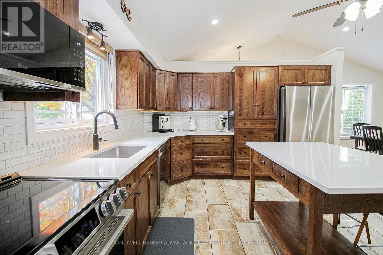 11 Fallingbrook Drive, Pelham, Ontario  L3E 0E4 - Photo 6 - X14081052
