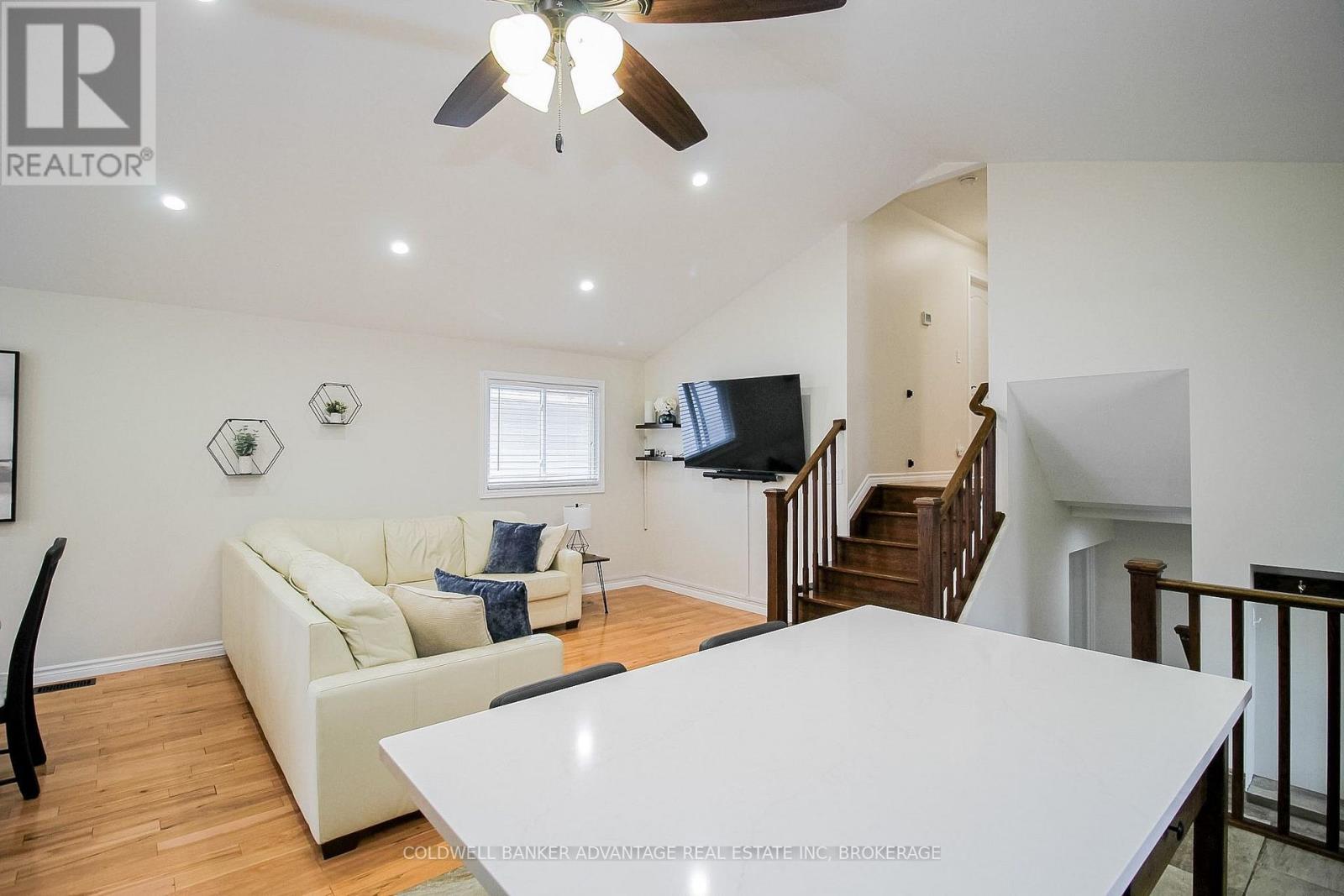 11 Fallingbrook Drive, Pelham, Ontario  L3E 0E4 - Photo 9 - X14081052