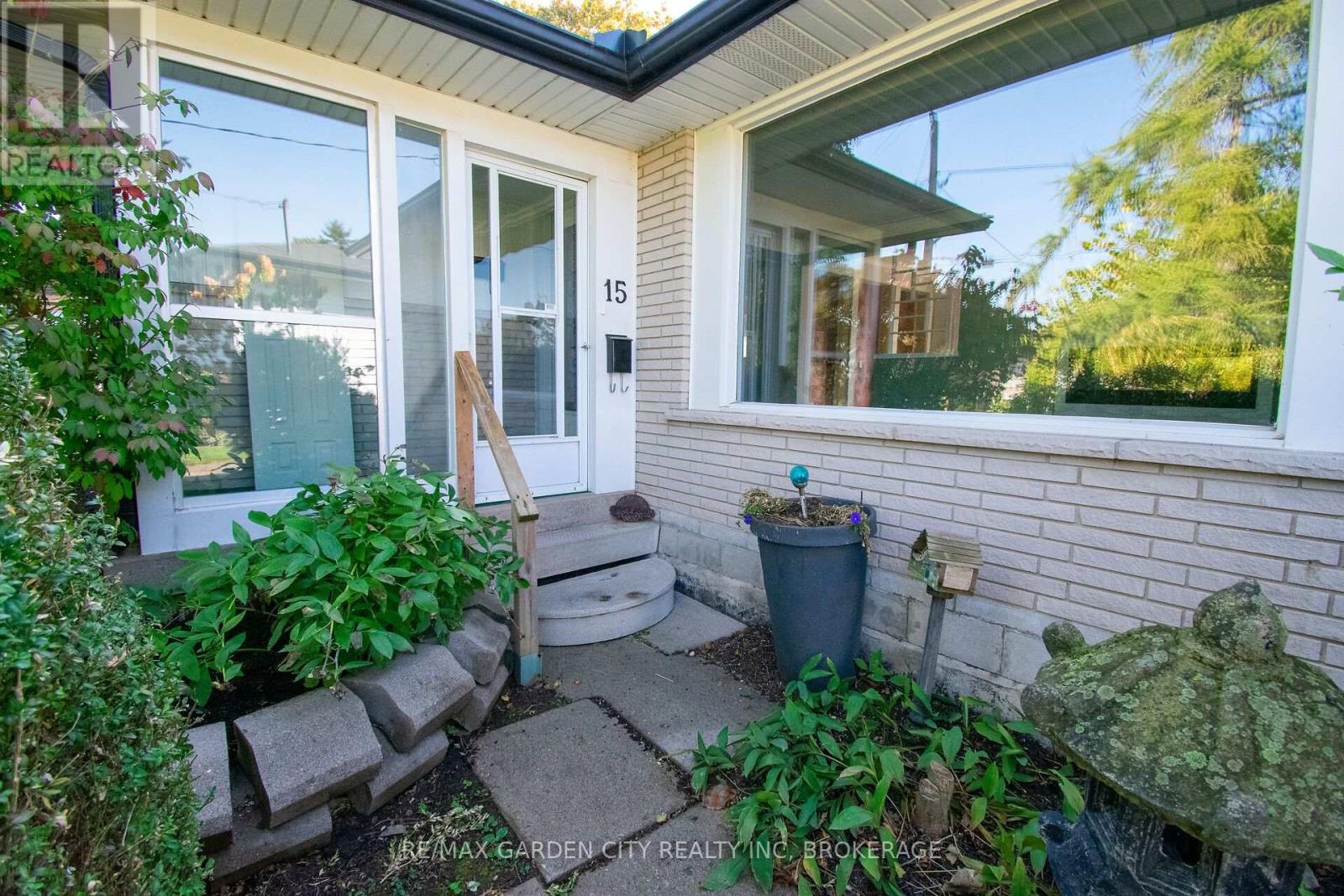 15 Karen Crescent, Grimsby, Ontario  L3M 2E3 - Photo 2 - X14084666