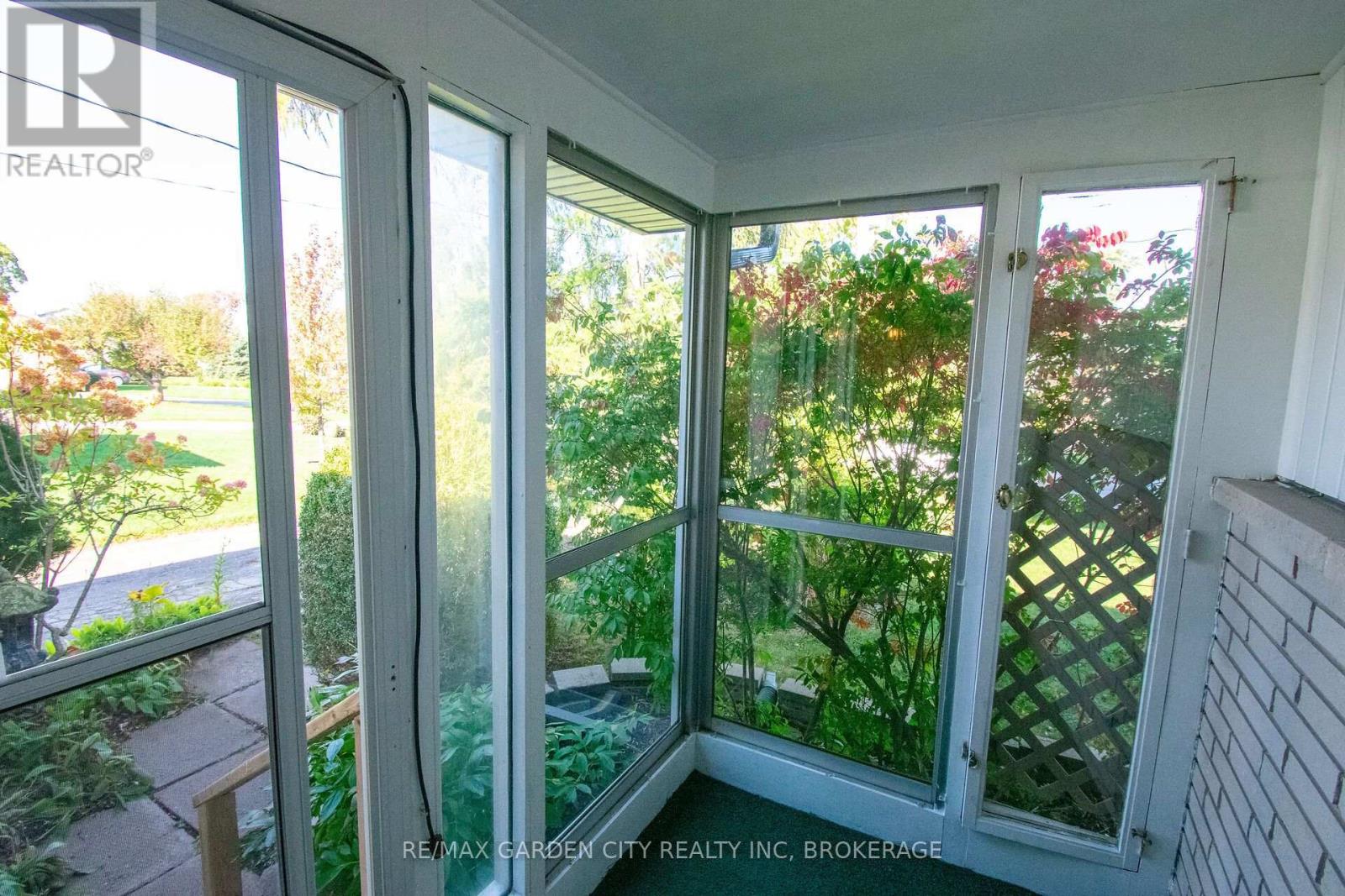 15 Karen Crescent, Grimsby, Ontario  L3M 2E3 - Photo 3 - X14084666