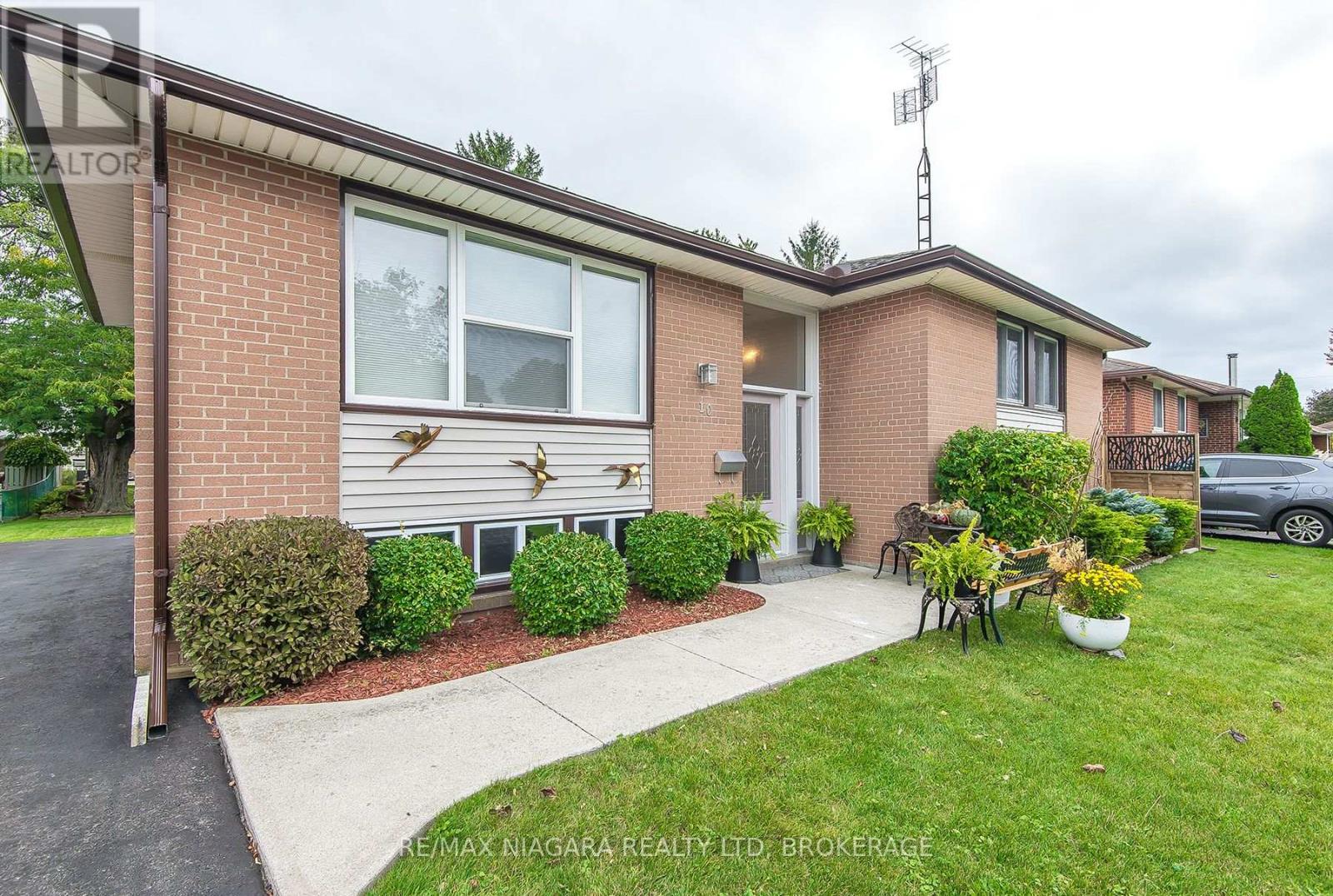 10 First Avenue, Port Colborne, Ontario  L3K 5N4 - Photo 3 - X14089112