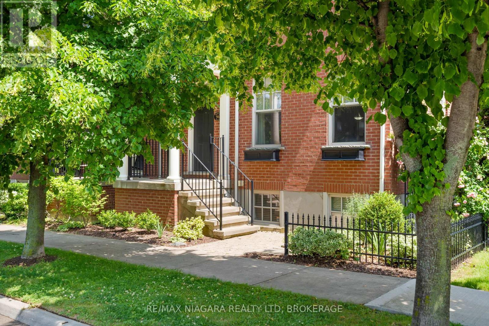 96 GARRISON VILLAGE DRIVE, Niagara-on-the-Lake, Ontario