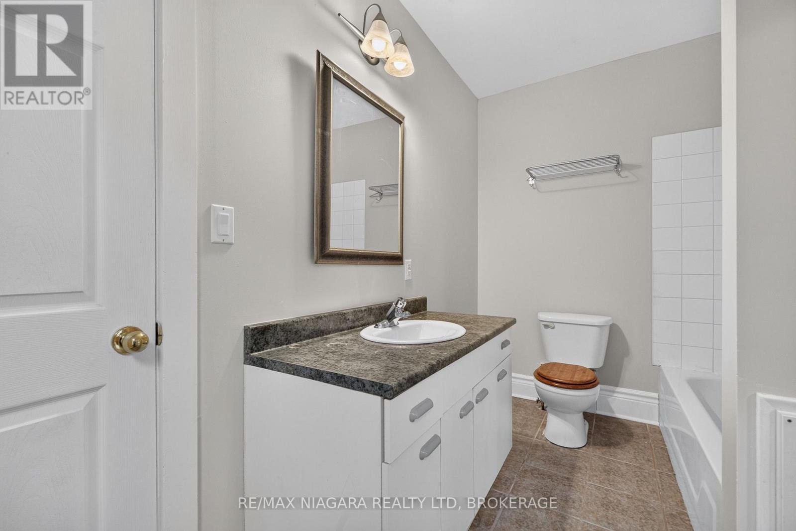 44 Lowell Avenue, St. Catharines, Ontario  L2R 2E1 - Photo 17 - X14094072
