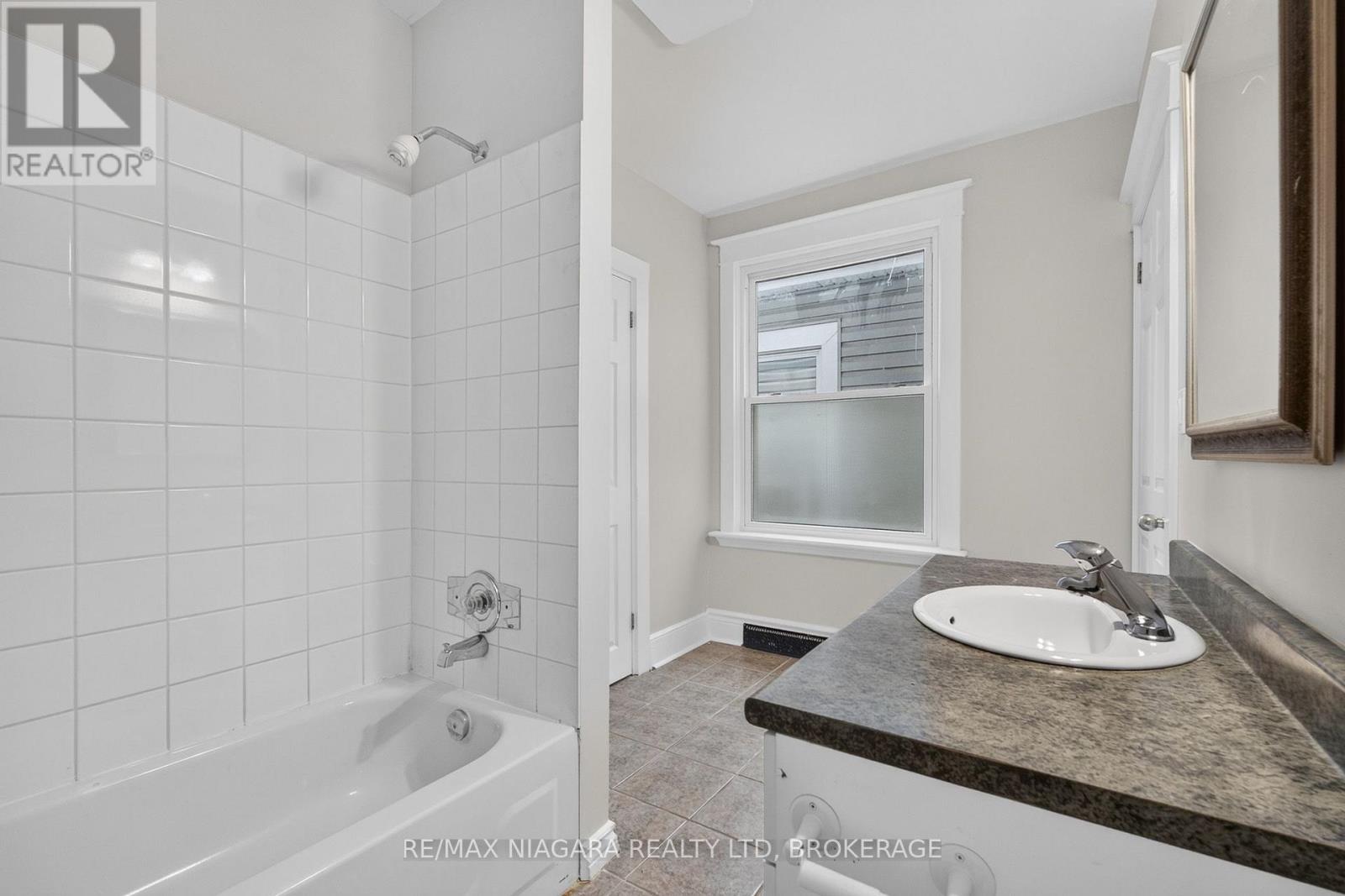 44 Lowell Avenue, St. Catharines, Ontario  L2R 2E1 - Photo 15 - X14094084