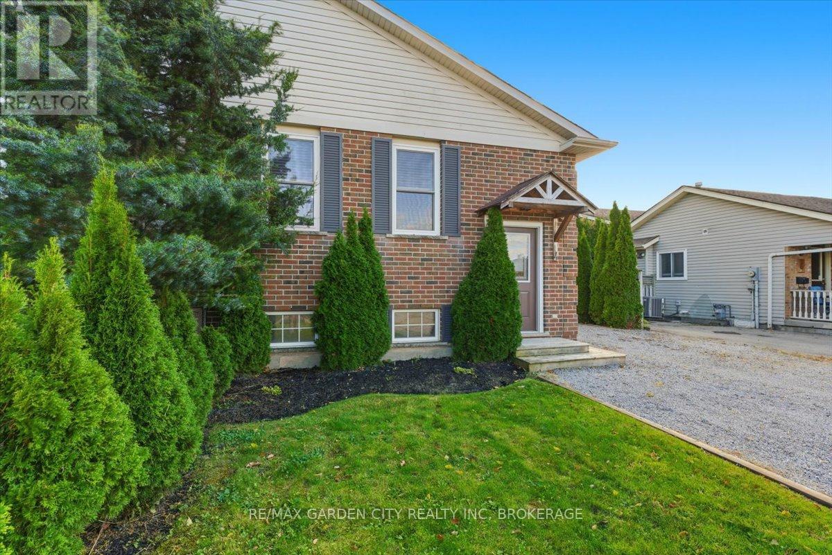 4 Fox Trail Drive, St. Catharines, Ontario  L2S 3T7 - Photo 2 - X14096496