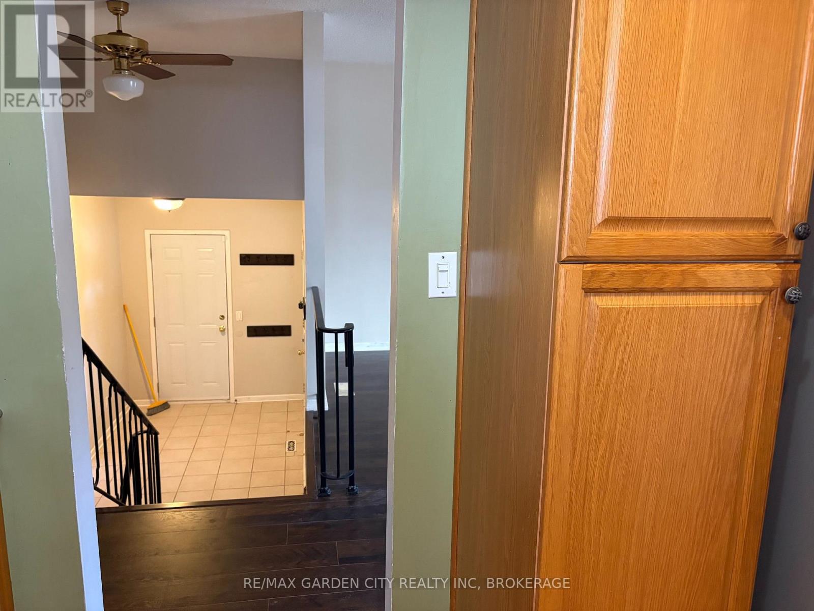 Upper - 9 Stonegate Drive, St. Catharines, Ontario  L2P 3K9 - Photo 13 - X14097418