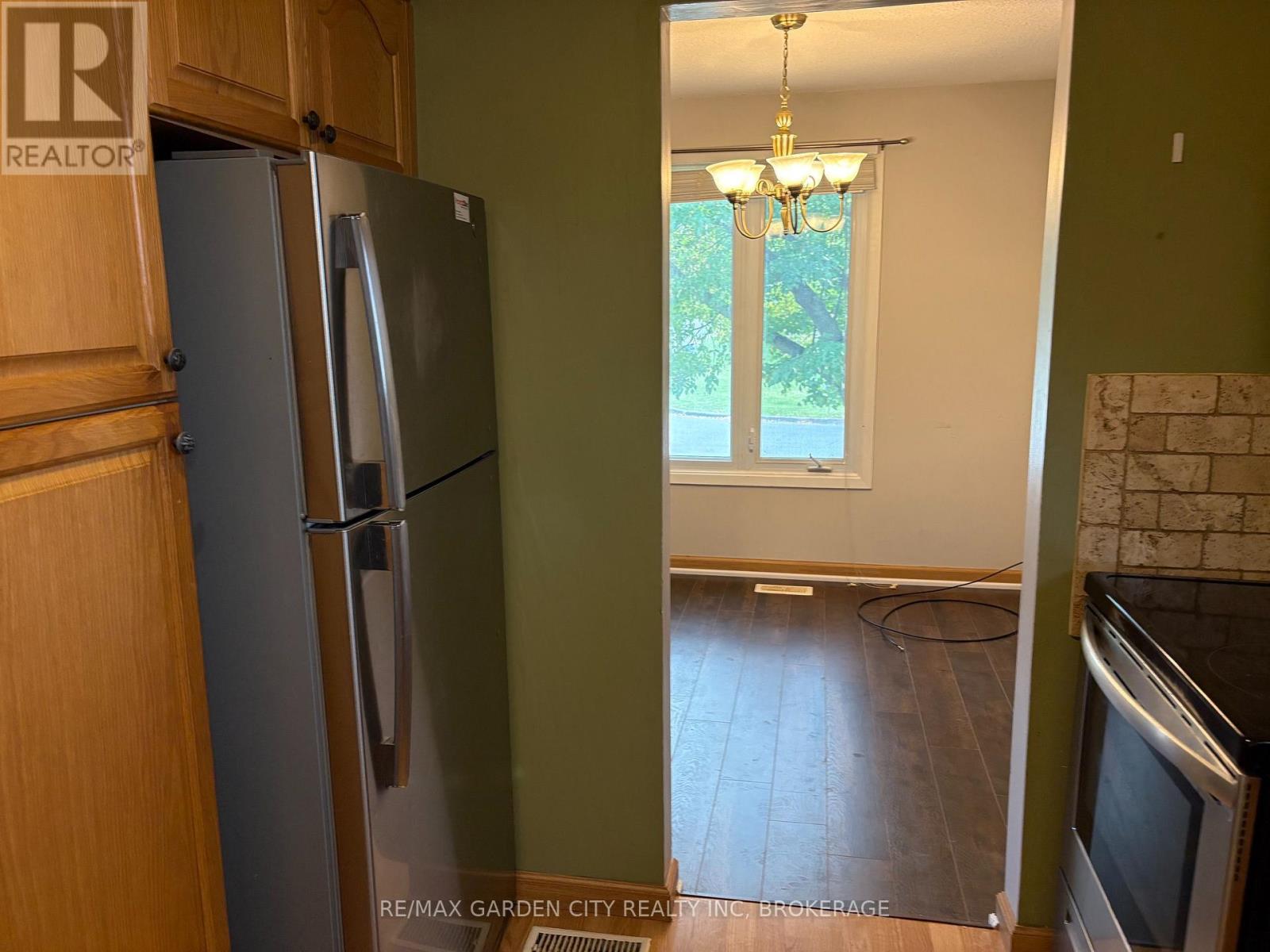 Upper - 9 Stonegate Drive, St. Catharines, Ontario  L2P 3K9 - Photo 15 - X14097418