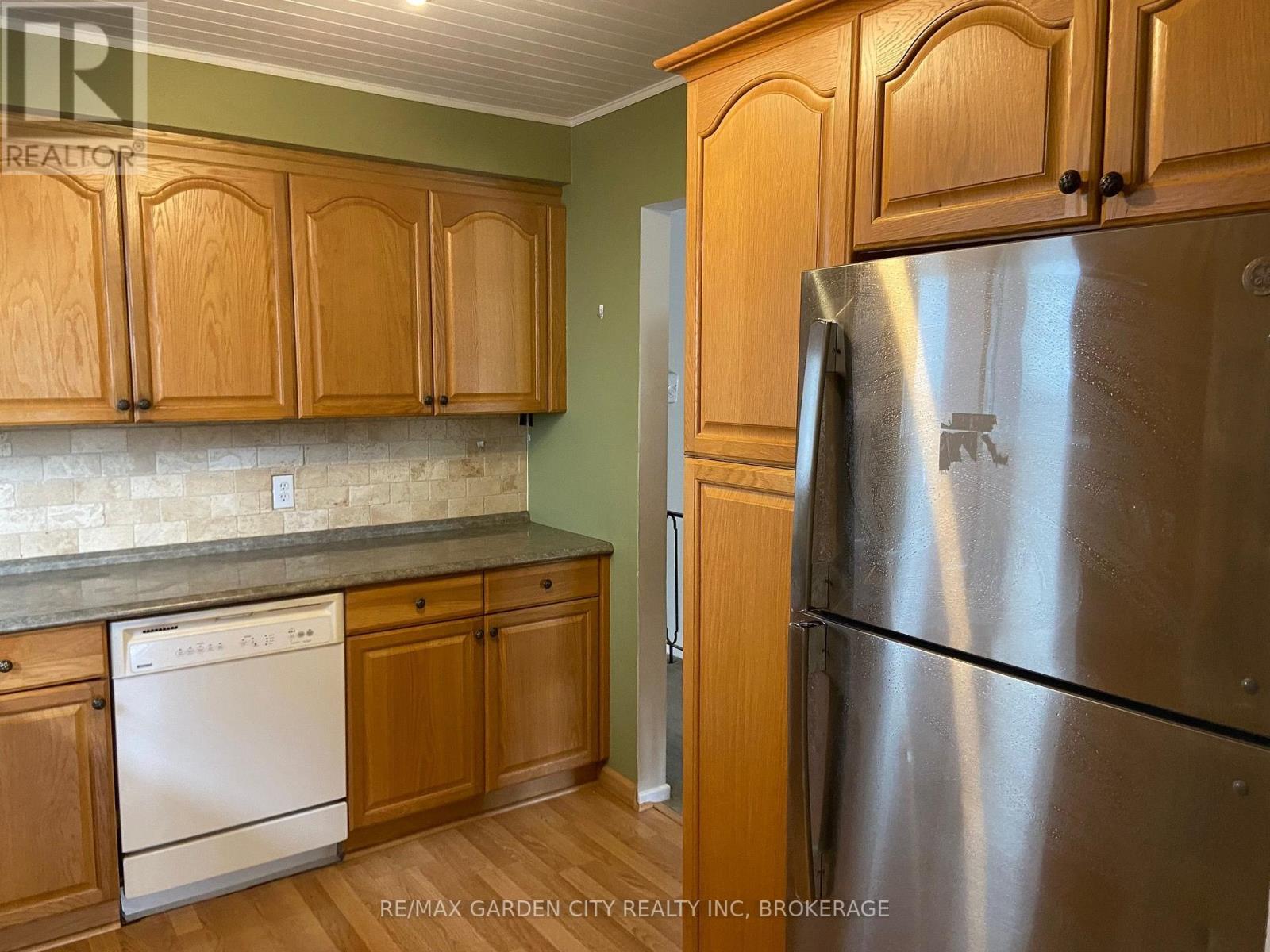 Upper - 9 Stonegate Drive, St. Catharines, Ontario  L2P 3K9 - Photo 19 - X14097418
