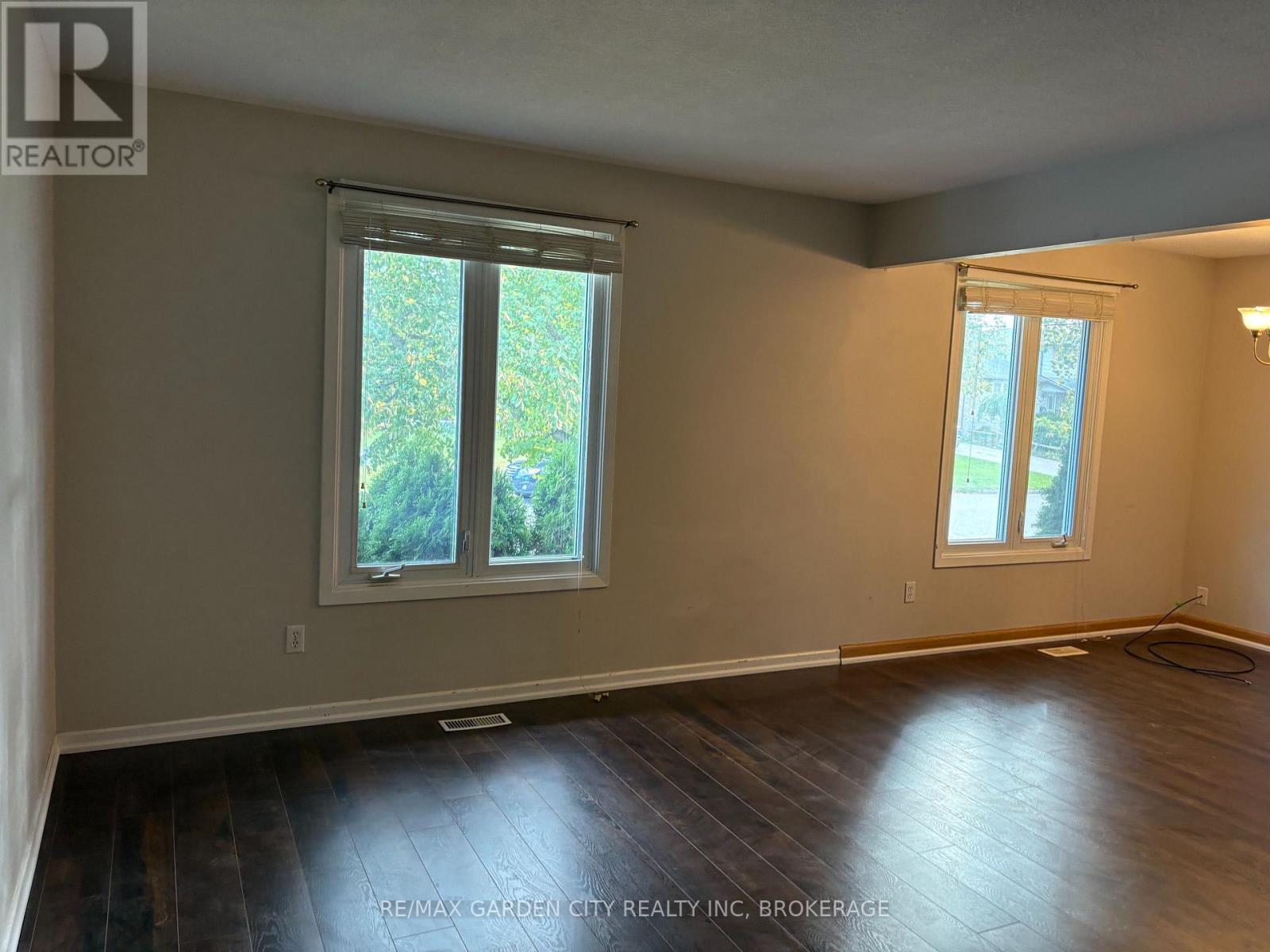 Upper - 9 Stonegate Drive, St. Catharines, Ontario  L2P 3K9 - Photo 6 - X14097418