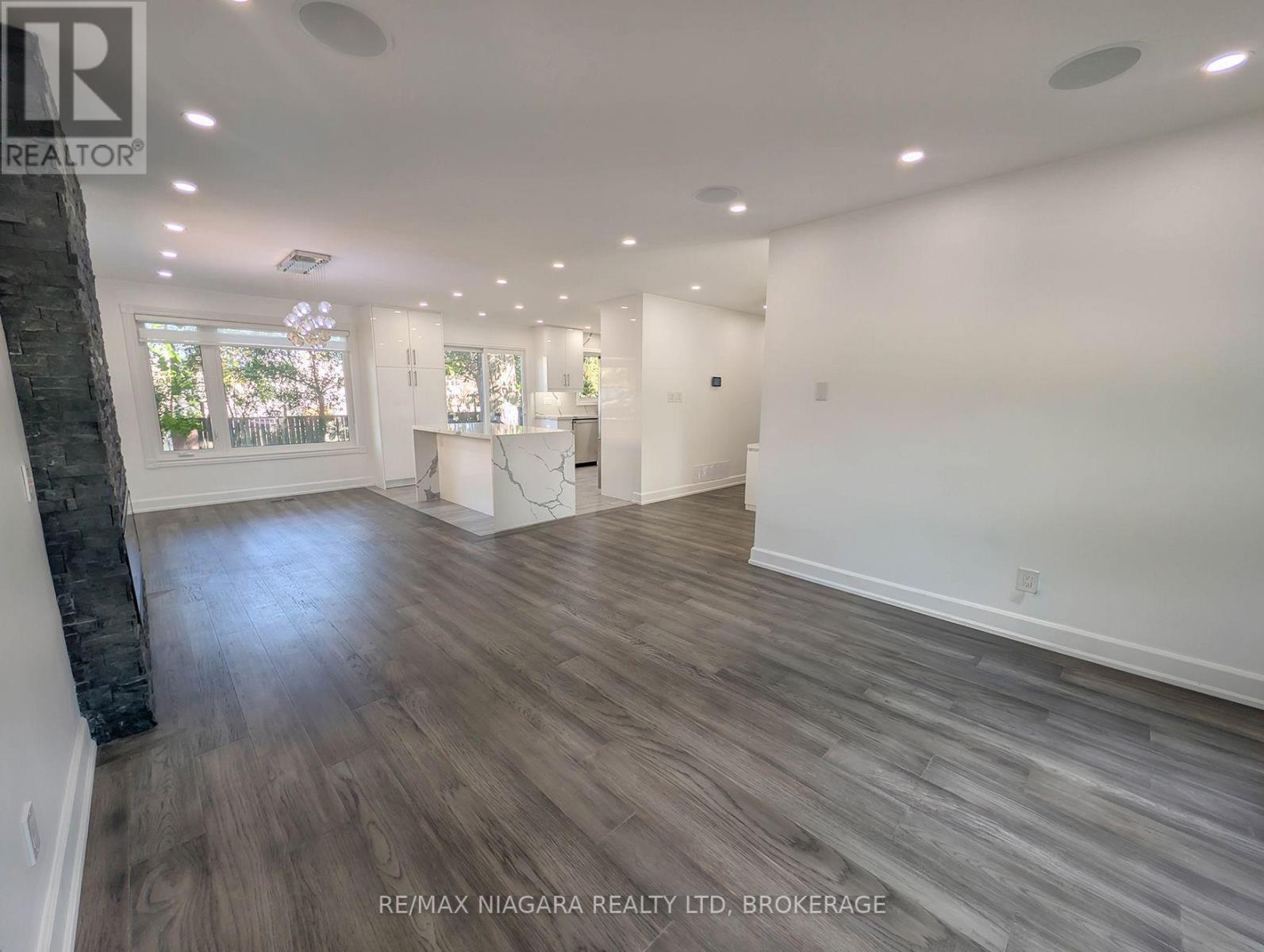 2474 Bridge Road, Oakville, Ontario  L6L 2H2 - Photo 5 - W14098822