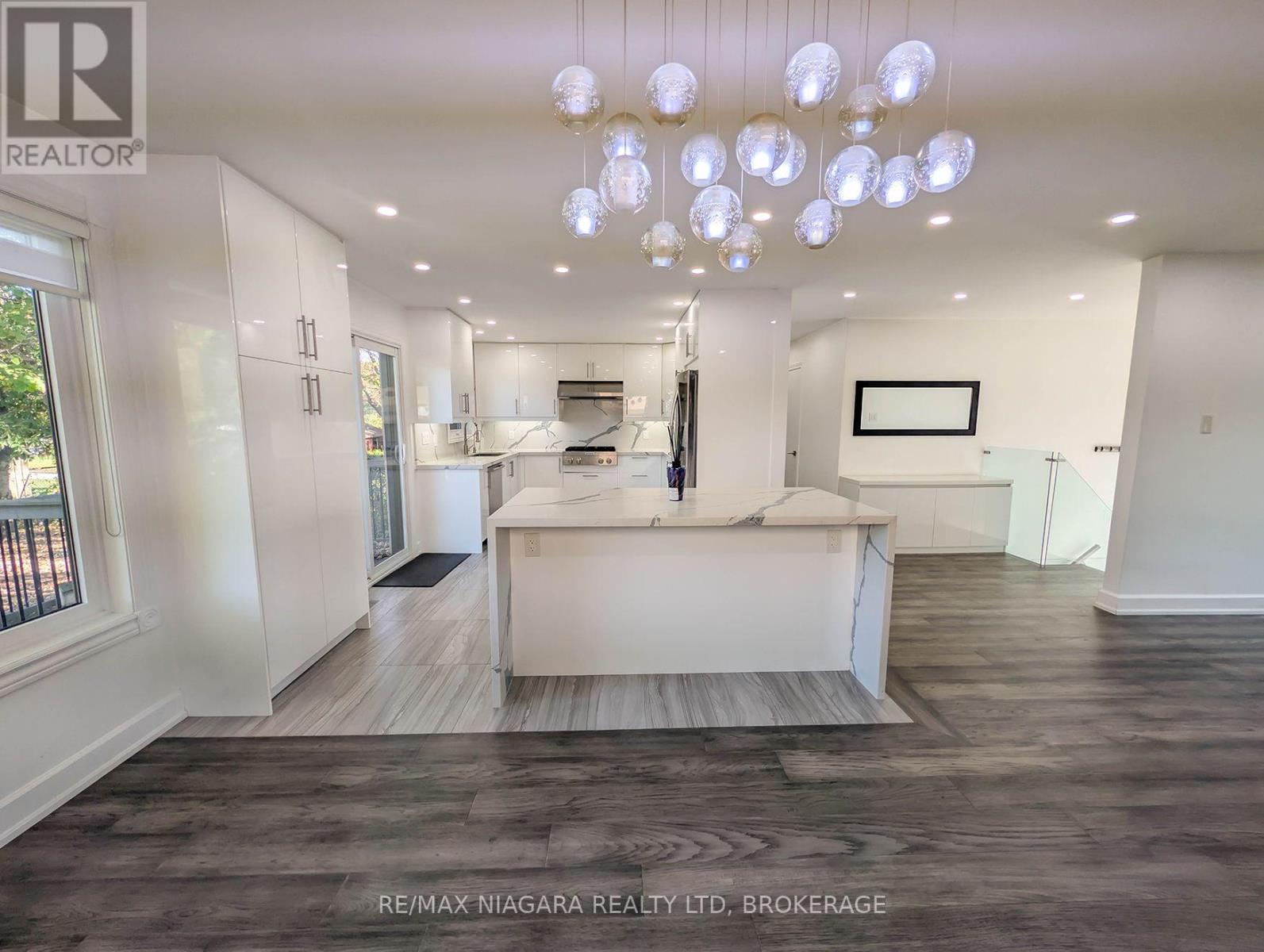 2474 Bridge Road, Oakville, Ontario  L6L 2H2 - Photo 6 - W14098822