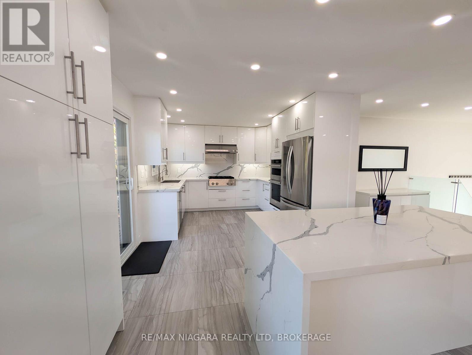 2474 Bridge Road, Oakville, Ontario  L6L 2H2 - Photo 8 - W14098822