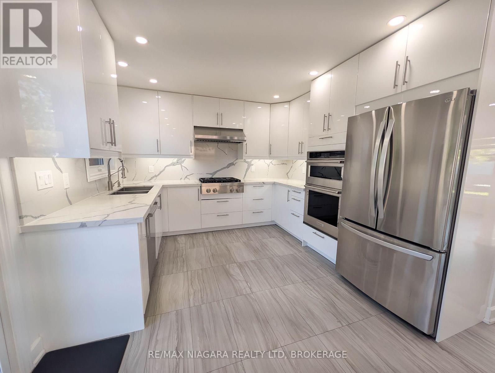 2474 Bridge Road, Oakville, Ontario  L6L 2H2 - Photo 9 - W14098822