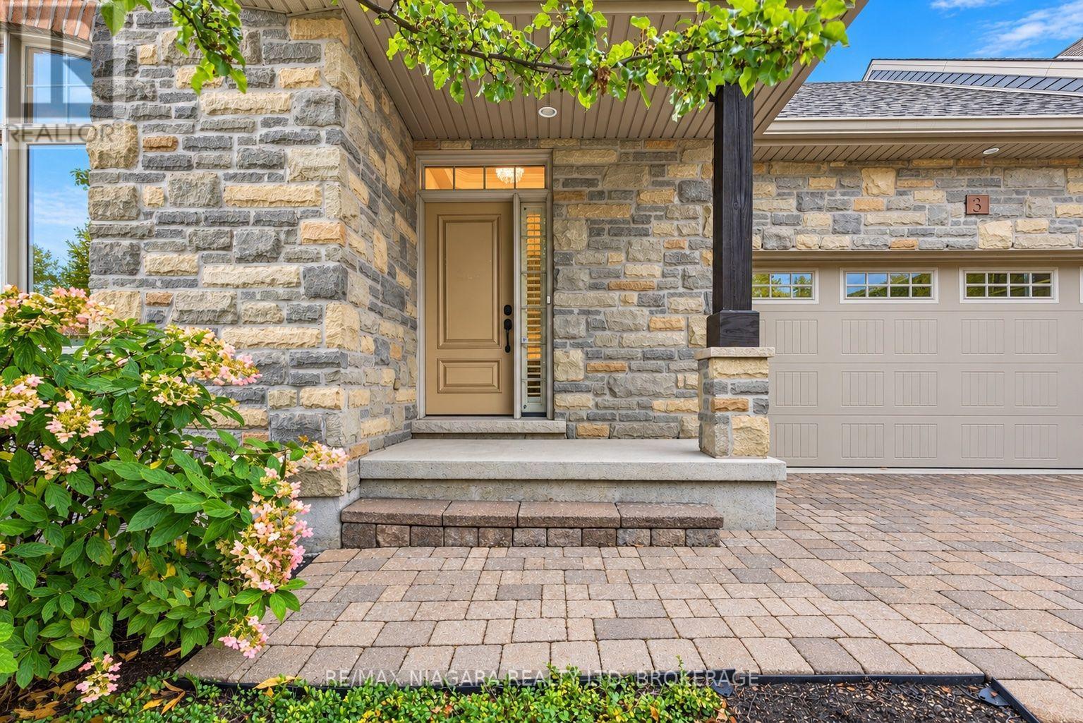 3 Hillside Drive, Niagara-On-The-Lake, Ontario  L0S 1P0 - Photo 2 - X14099116