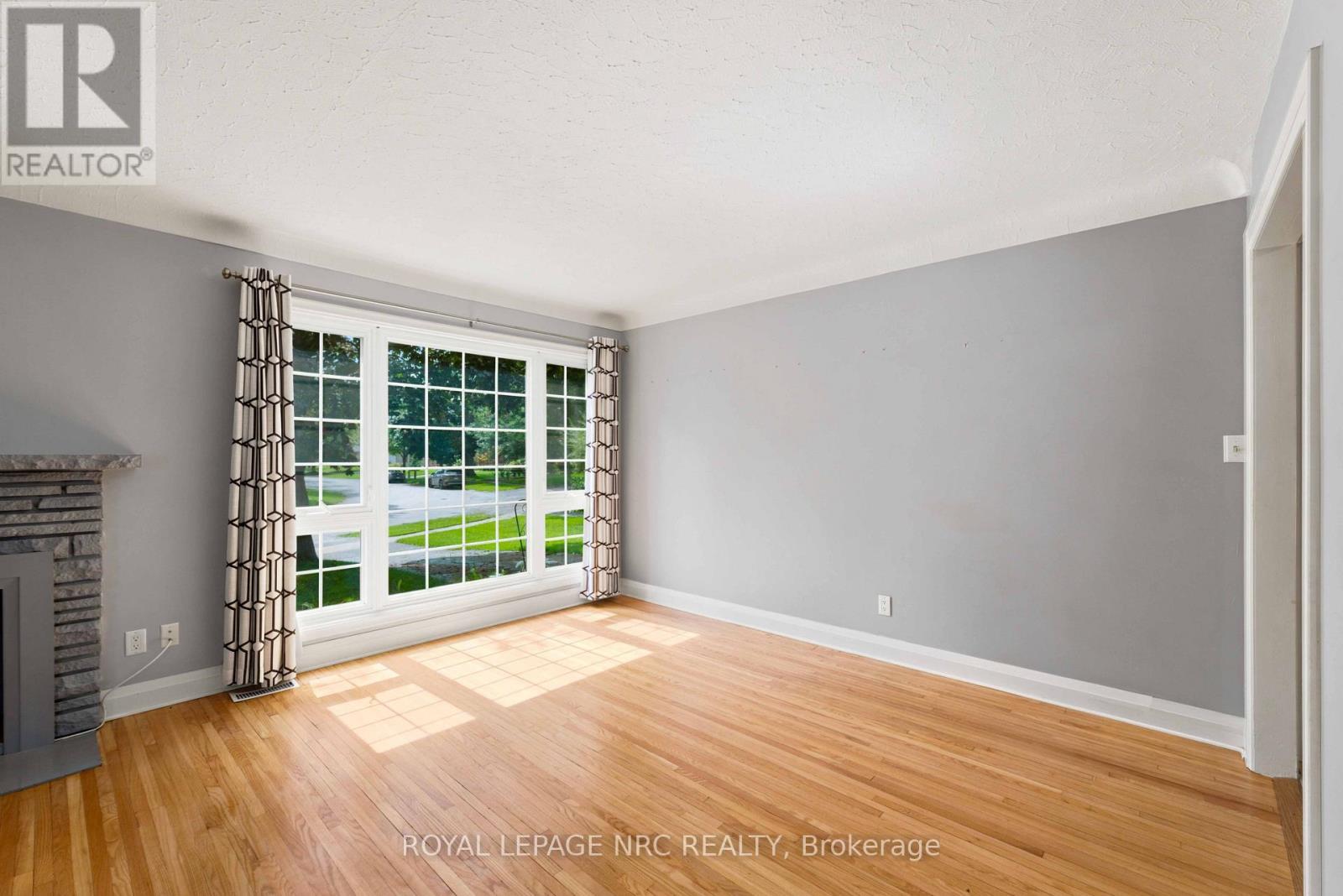 45 Woodcroft Crescent, Welland, Ontario  L3C 2H6 - Photo 5 - X14101752