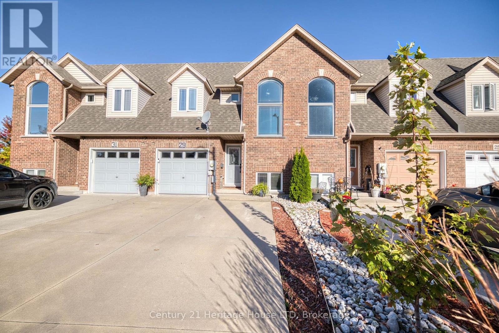 29 Bluegrass Crescent, St. Catharines, Ontario  L2P 0A8 - Photo 2 - X14101814