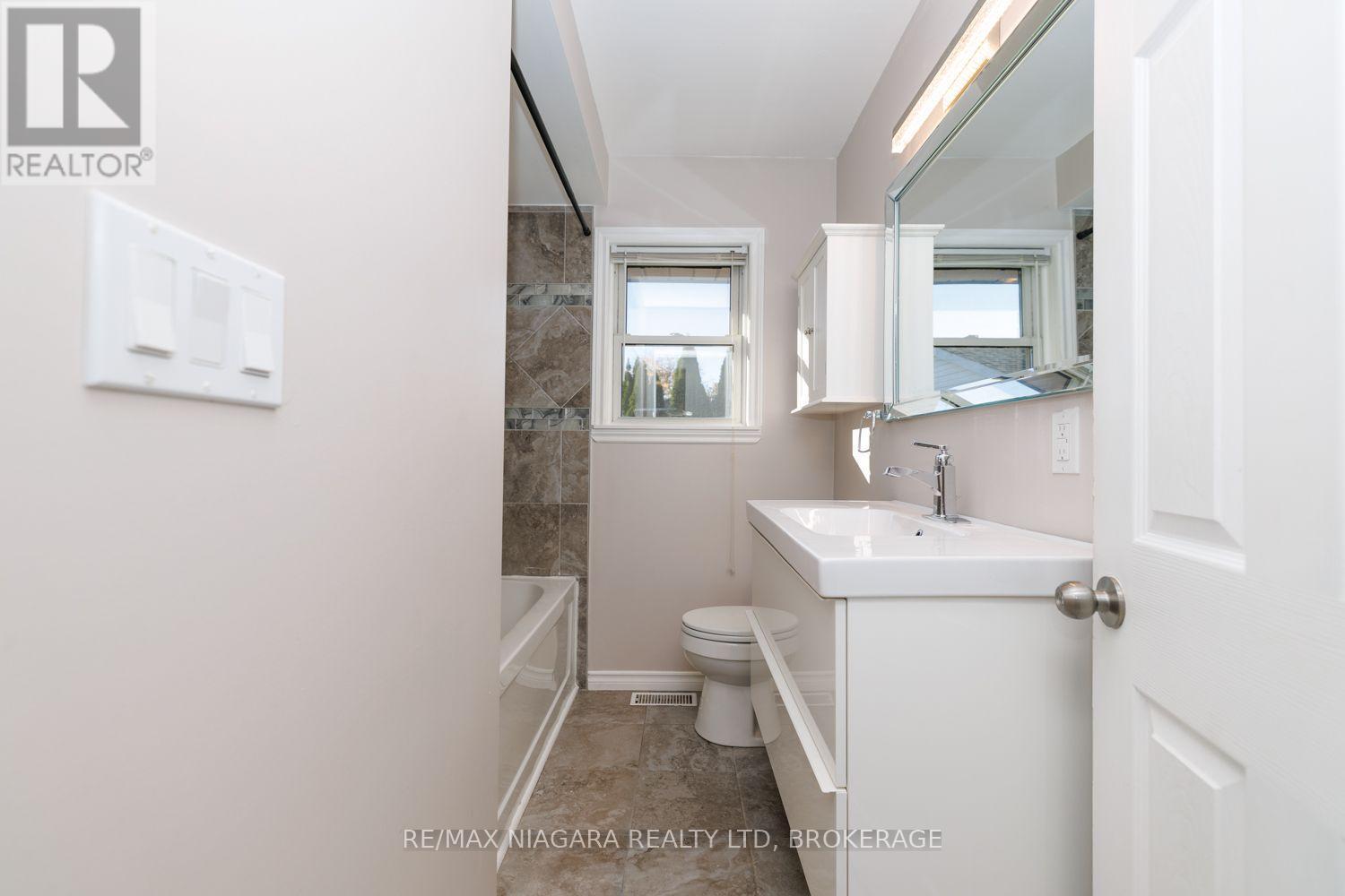 6 Broadmore Avenue, St. Catharines, Ontario  L2M 6A5 - Photo 17 - X14102282
