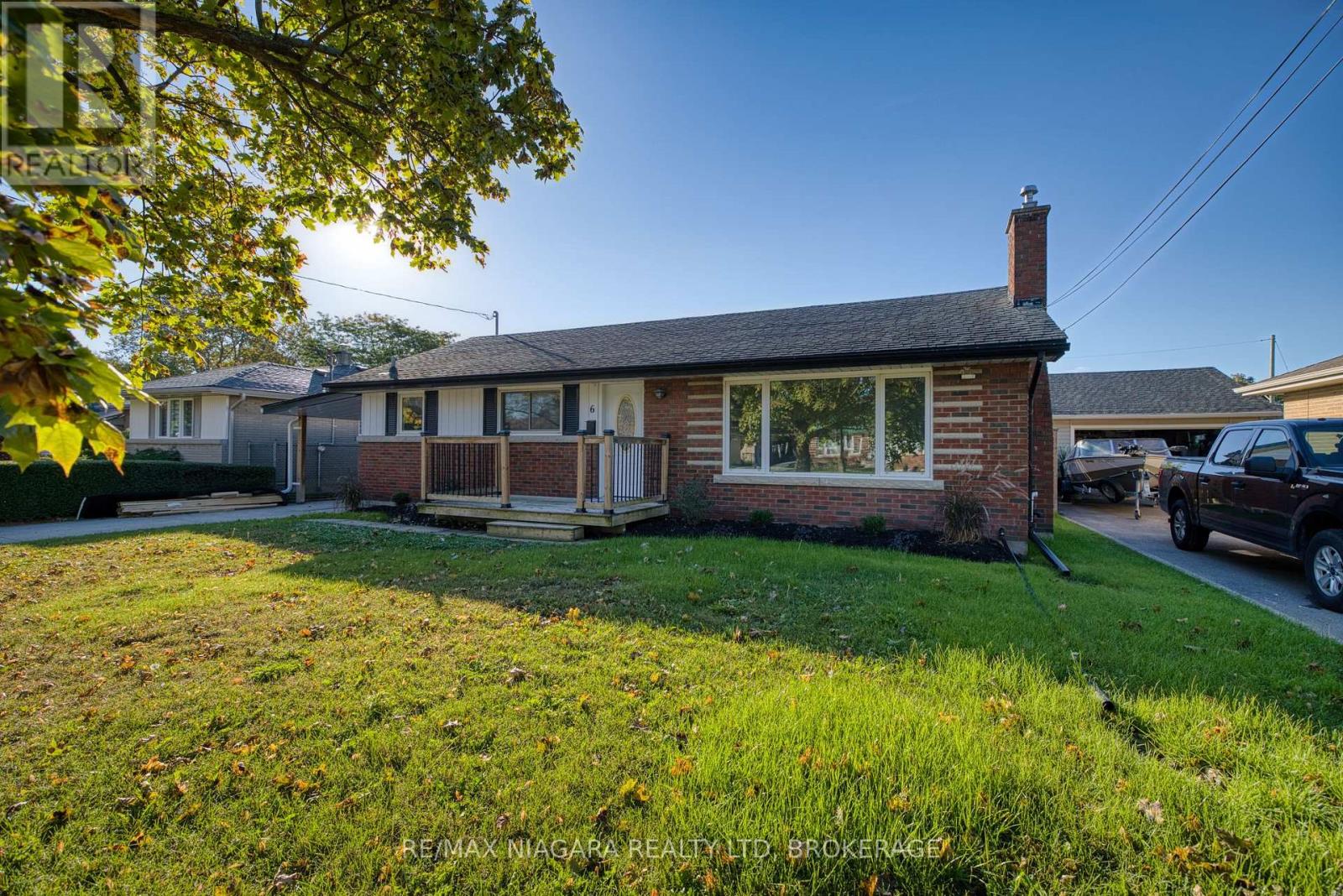 6 Broadmore Avenue, St. Catharines, Ontario  L2M 6A5 - Photo 2 - X14102282