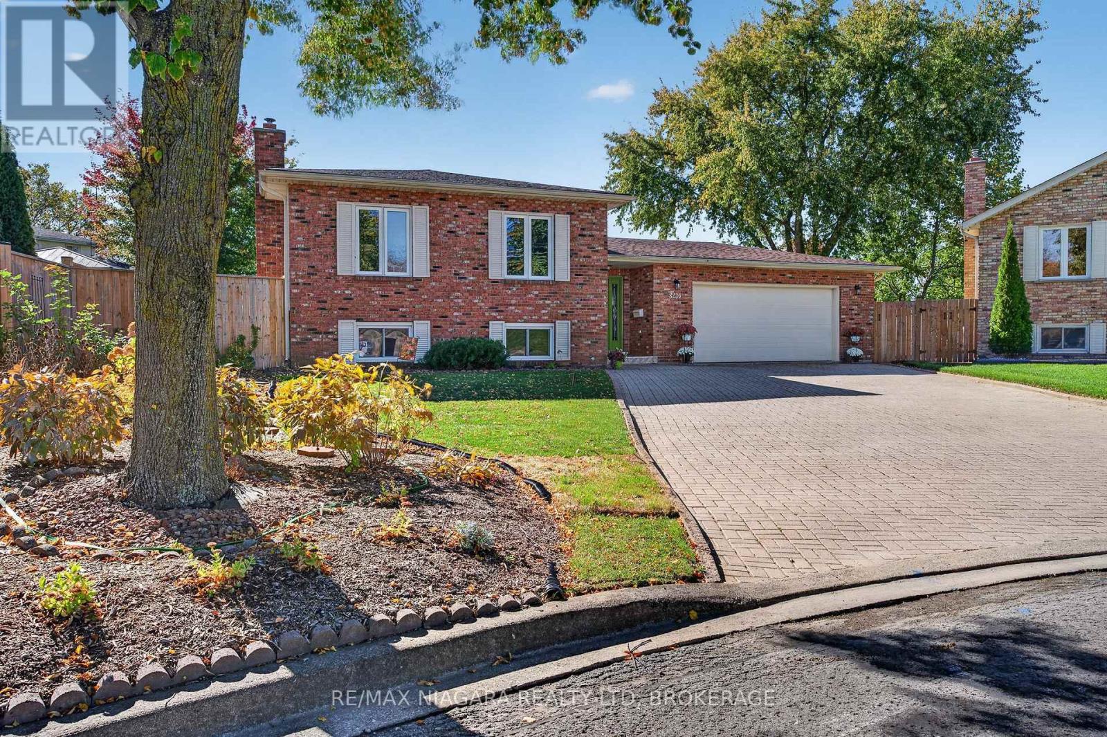 8230 Lexington Court, Niagara Falls, Ontario  L2H 1W4 - Photo 2 - X14102636
