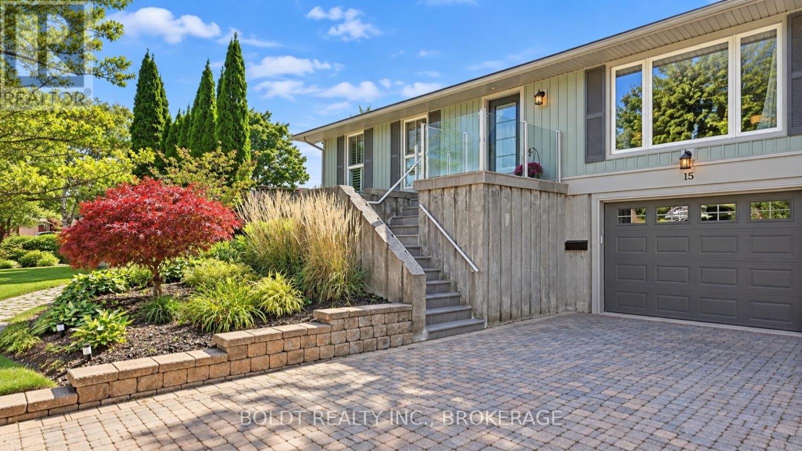 15 The Cedars Street, St. Catharines, Ontario  L2M 6M7 - Photo 2 - X14102652