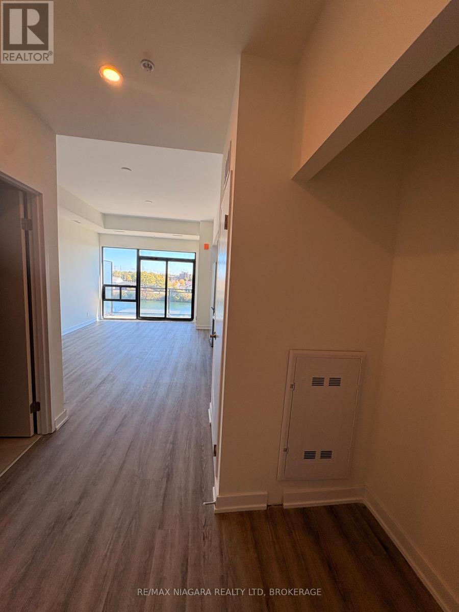350 Prince Charles Drive S, Welland, Ontario  L3C 0L6 - Photo 5 - X14104862