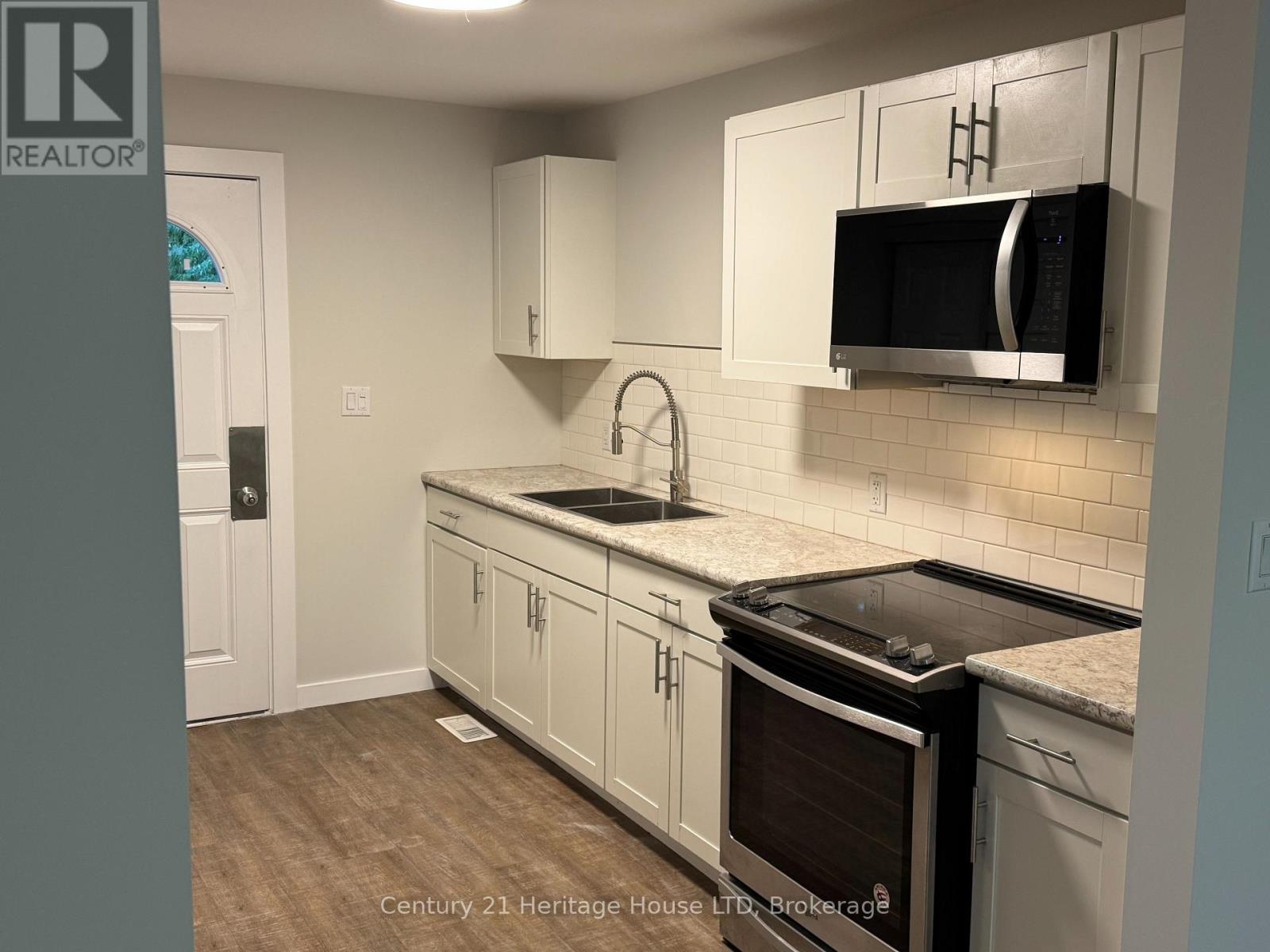 2 - 28 Princess Street, Fort Erie, Ontario  L2A 1V6 - Photo 3 - X14105986
