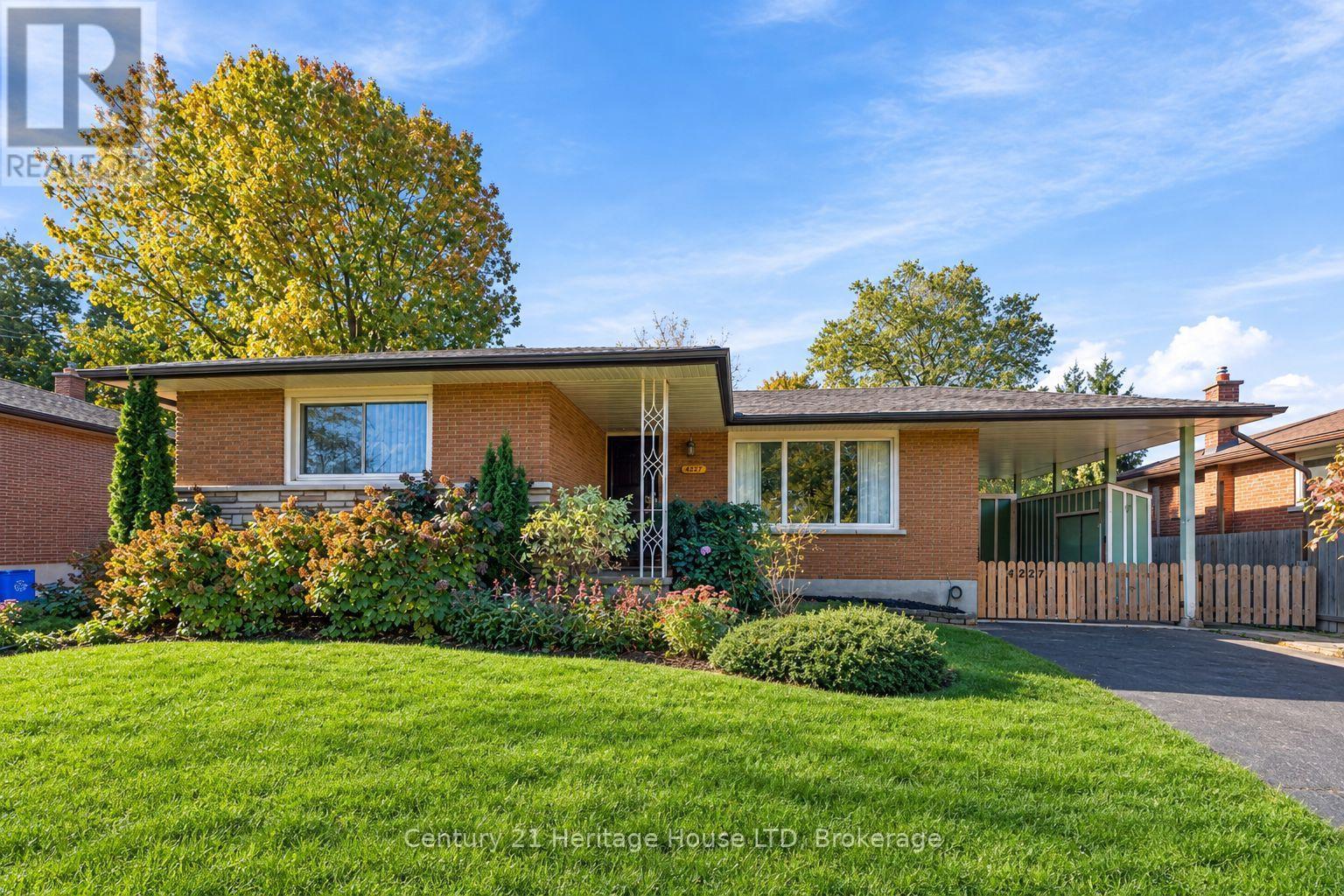 4227 PETTIT AVENUE, Niagara Falls, Ontario