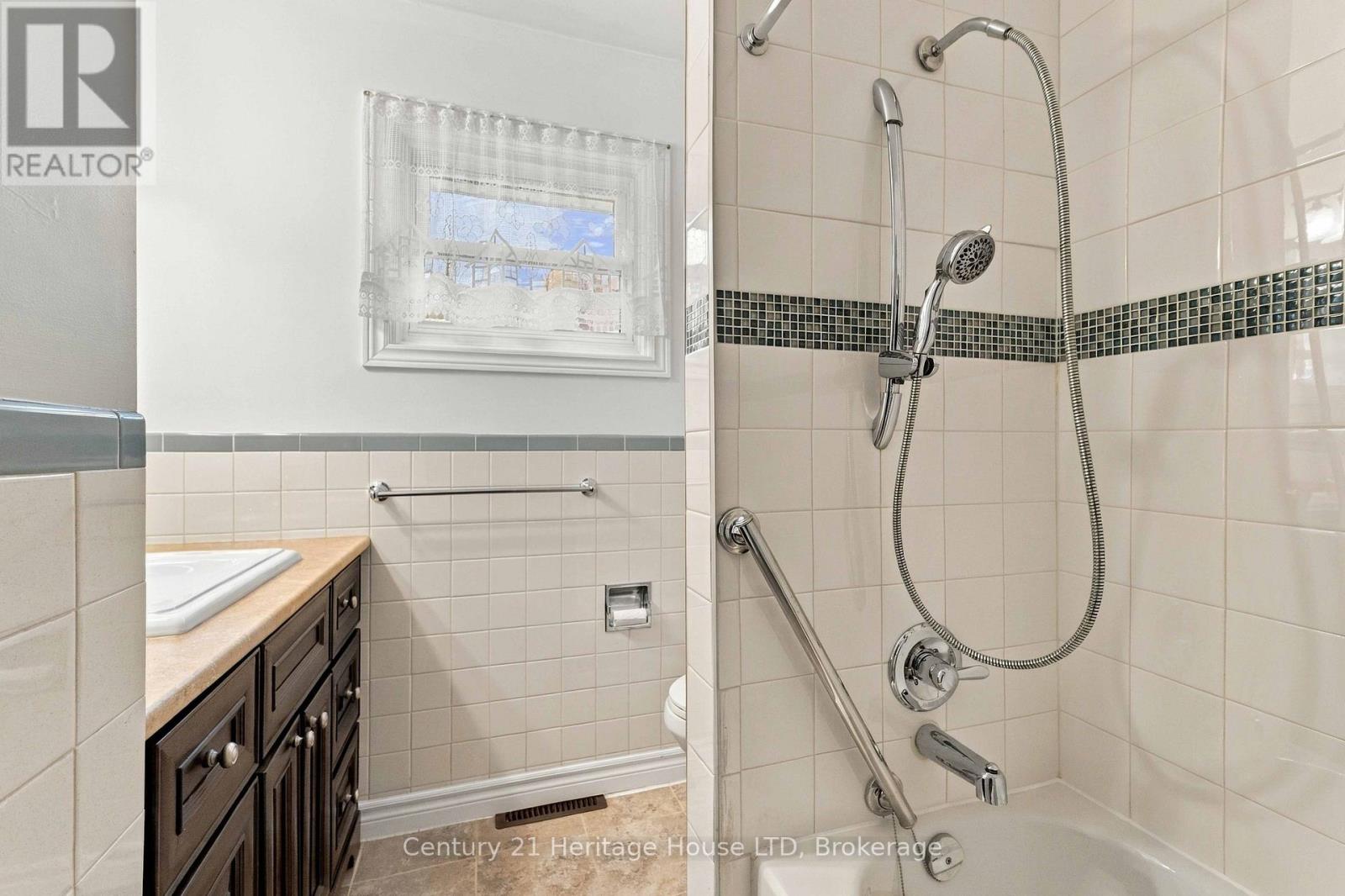 4227 Pettit Avenue, Niagara Falls, Ontario  L2E 6K6 - Photo 16 - X14106188