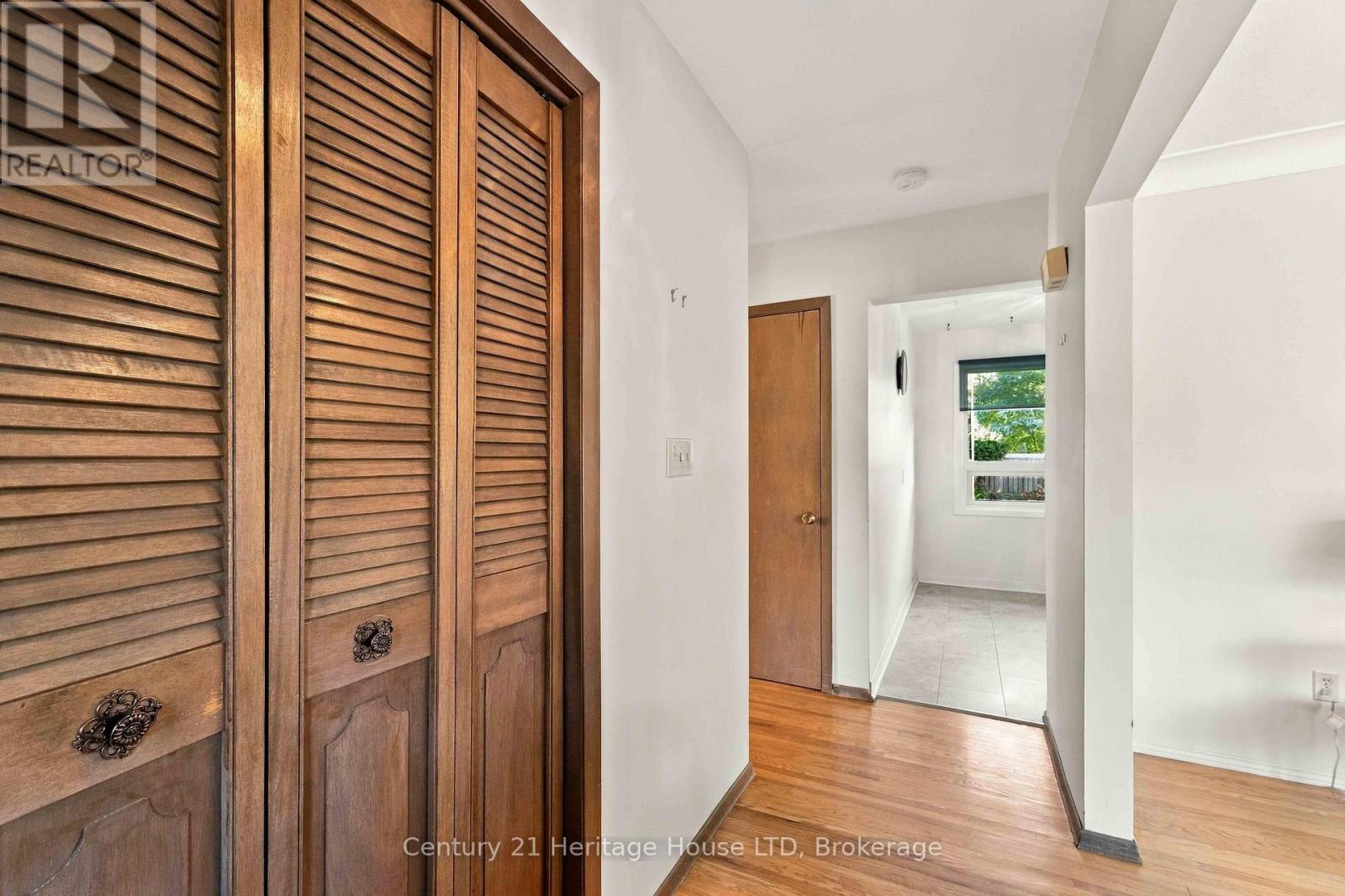 4227 Pettit Avenue, Niagara Falls, Ontario  L2E 6K6 - Photo 6 - X14106188