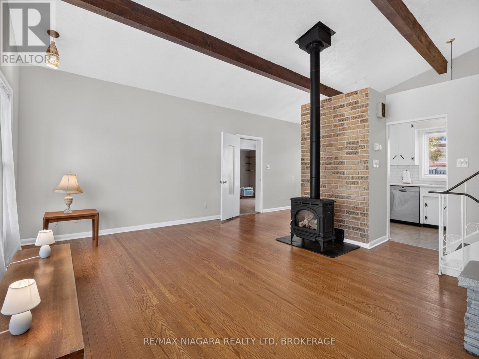 4534 Pettit Avenue, Niagara Falls, Ontario  L2E 6L2 - Photo 9 - X14108496