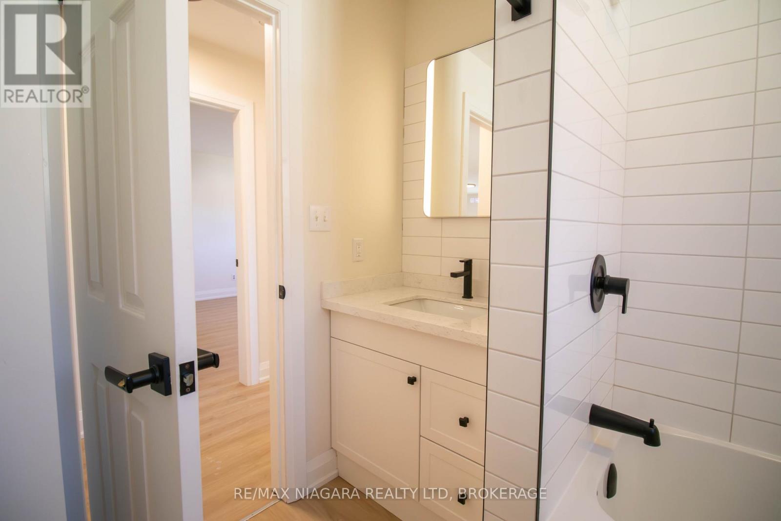 3 Klines Avenue, Welland, Ontario  L3C 1Z7 - Photo 11 - X14109118